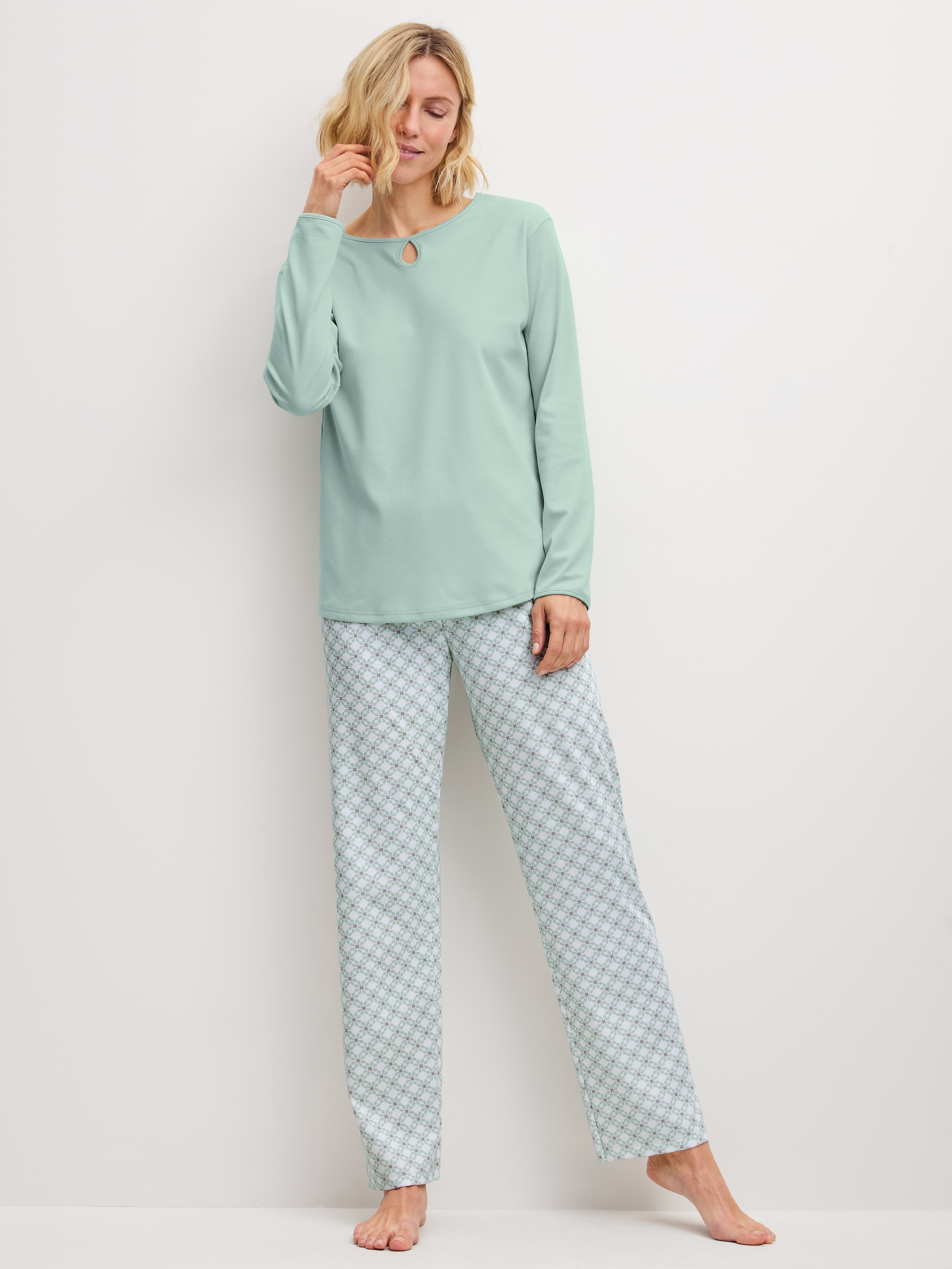 Image of CALIDA Schlafanzug "Sweet Dreams" 2 lockere Passform, Rundhals, Interlock-Qualität, Langarm, weich