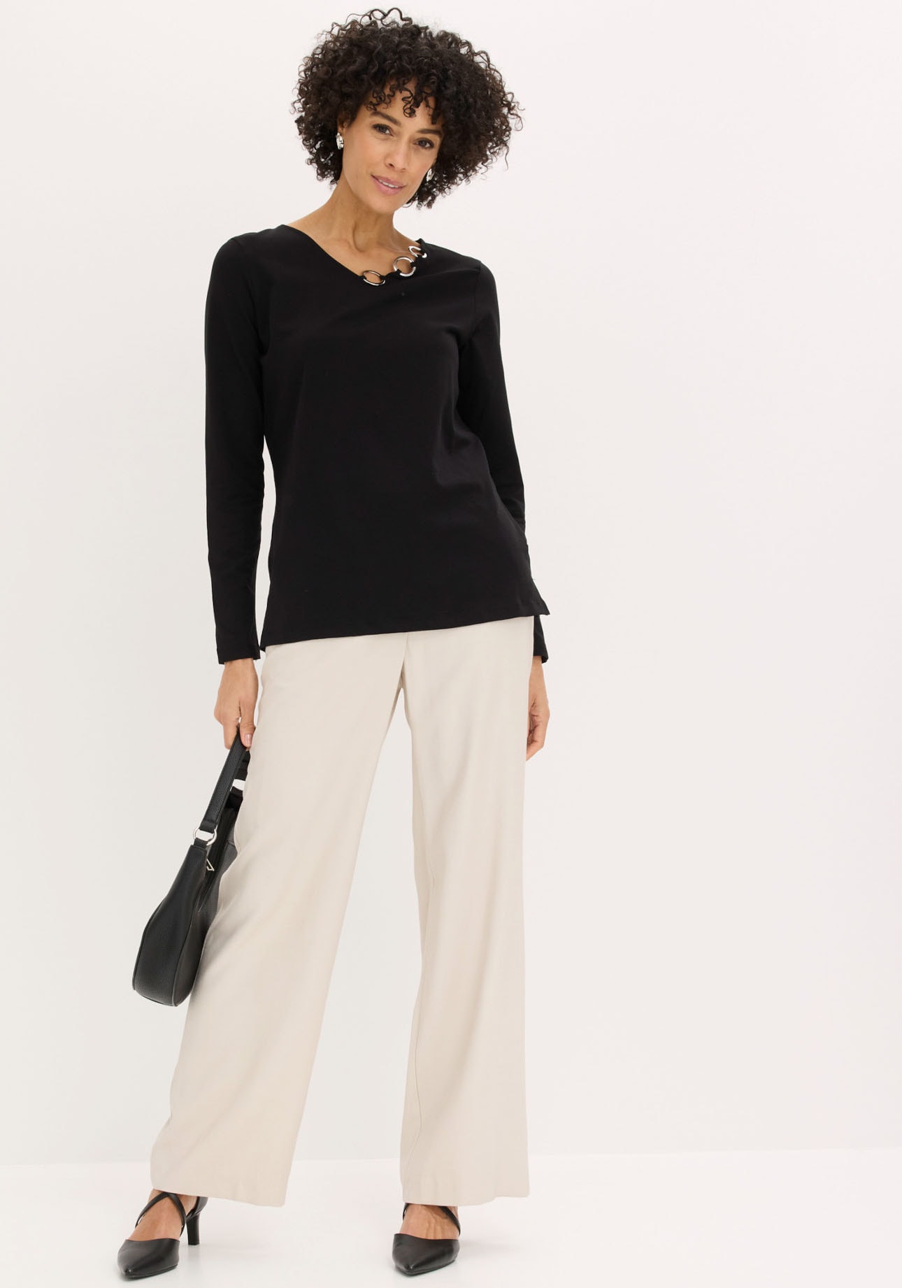 bonprix Langarmshirt bequeme Passform, Langarm, tolle Ösen-Details