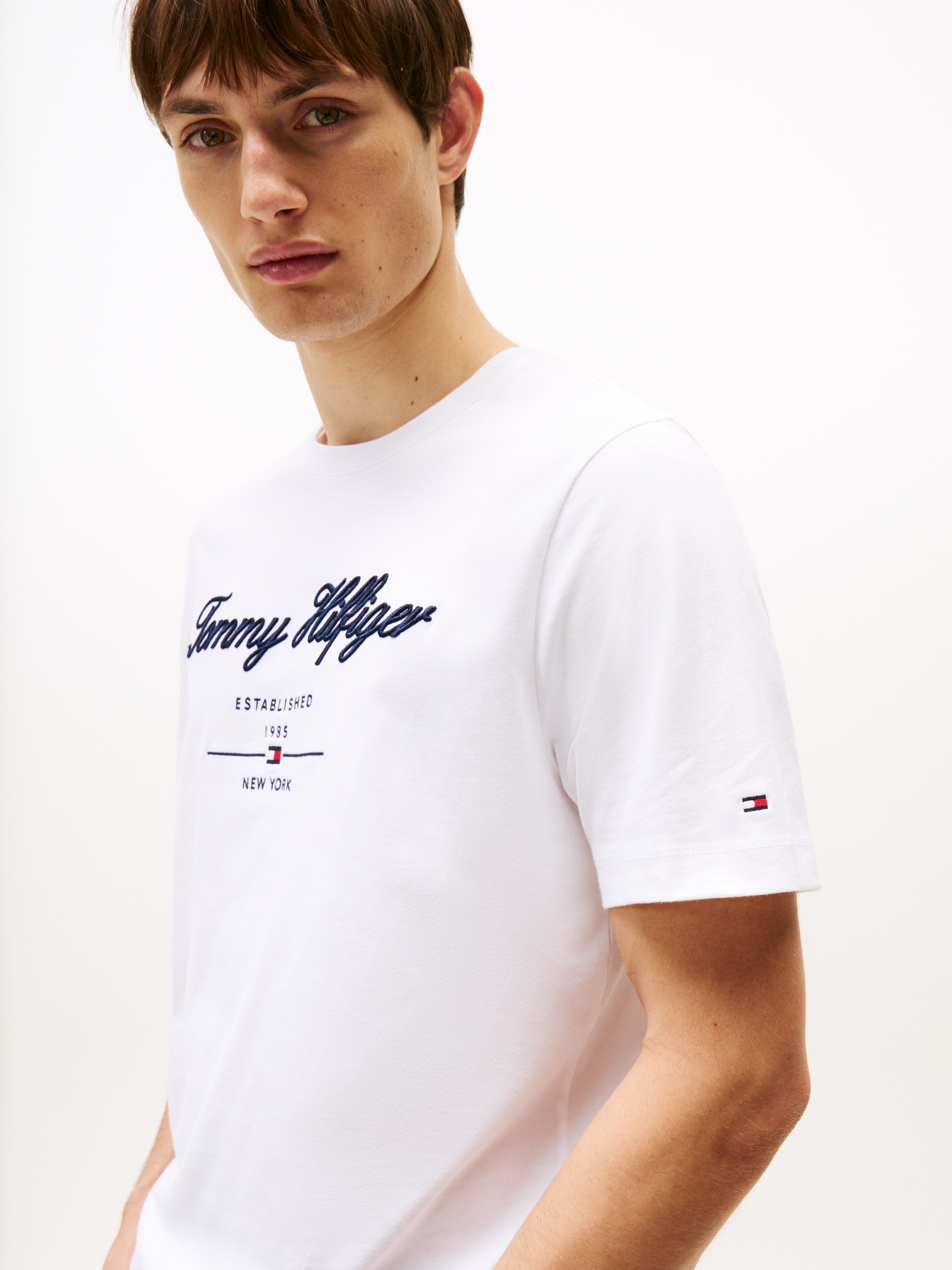 Tommy Hilfiger T-shirt »SCRIPT LOGO TEE« mit aufgesticktem Logo