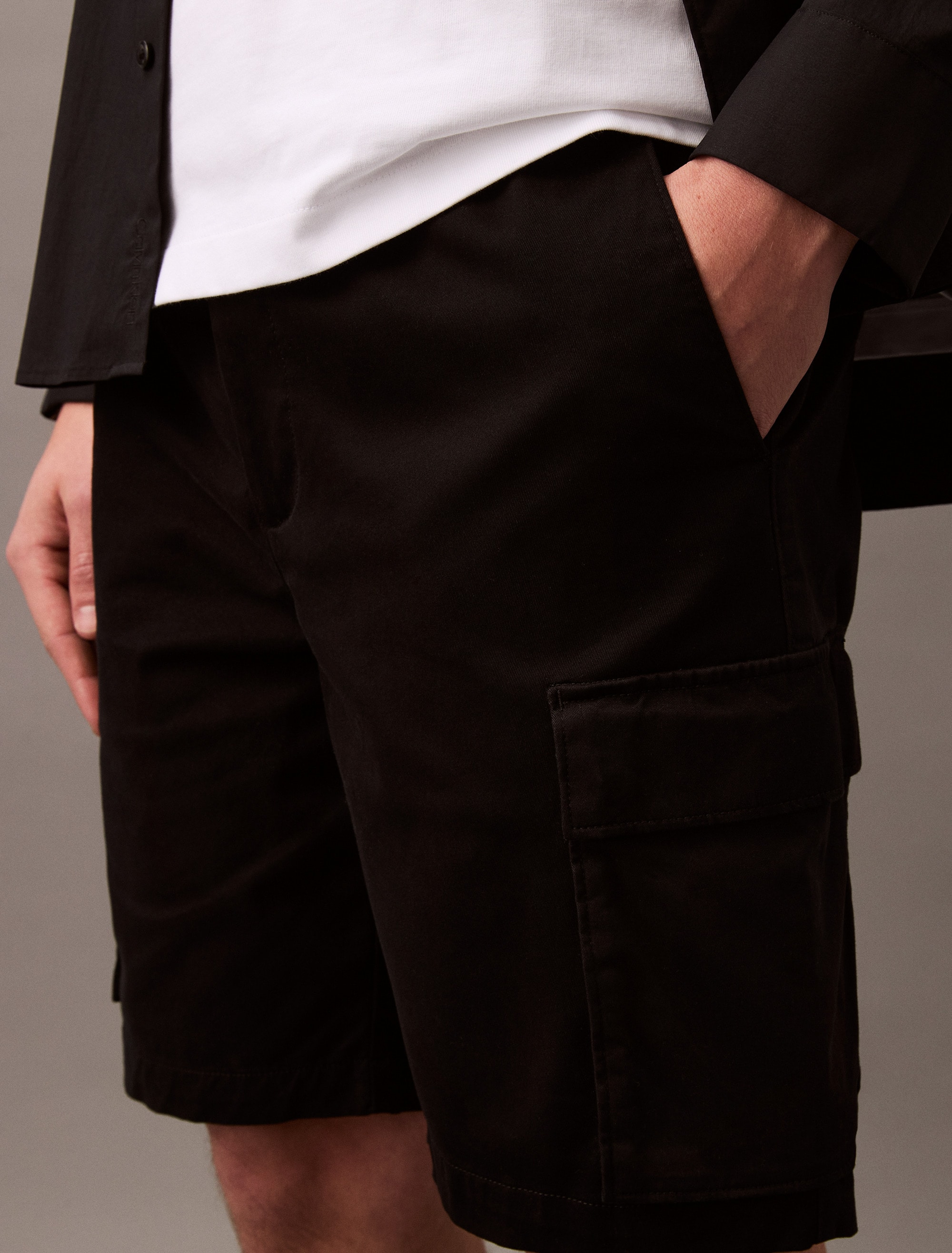 Image of Calvin Klein Jeans Cargoshorts "9" COTTON PULL ON CARGO SHORT" Mit Gürtelschlaufen