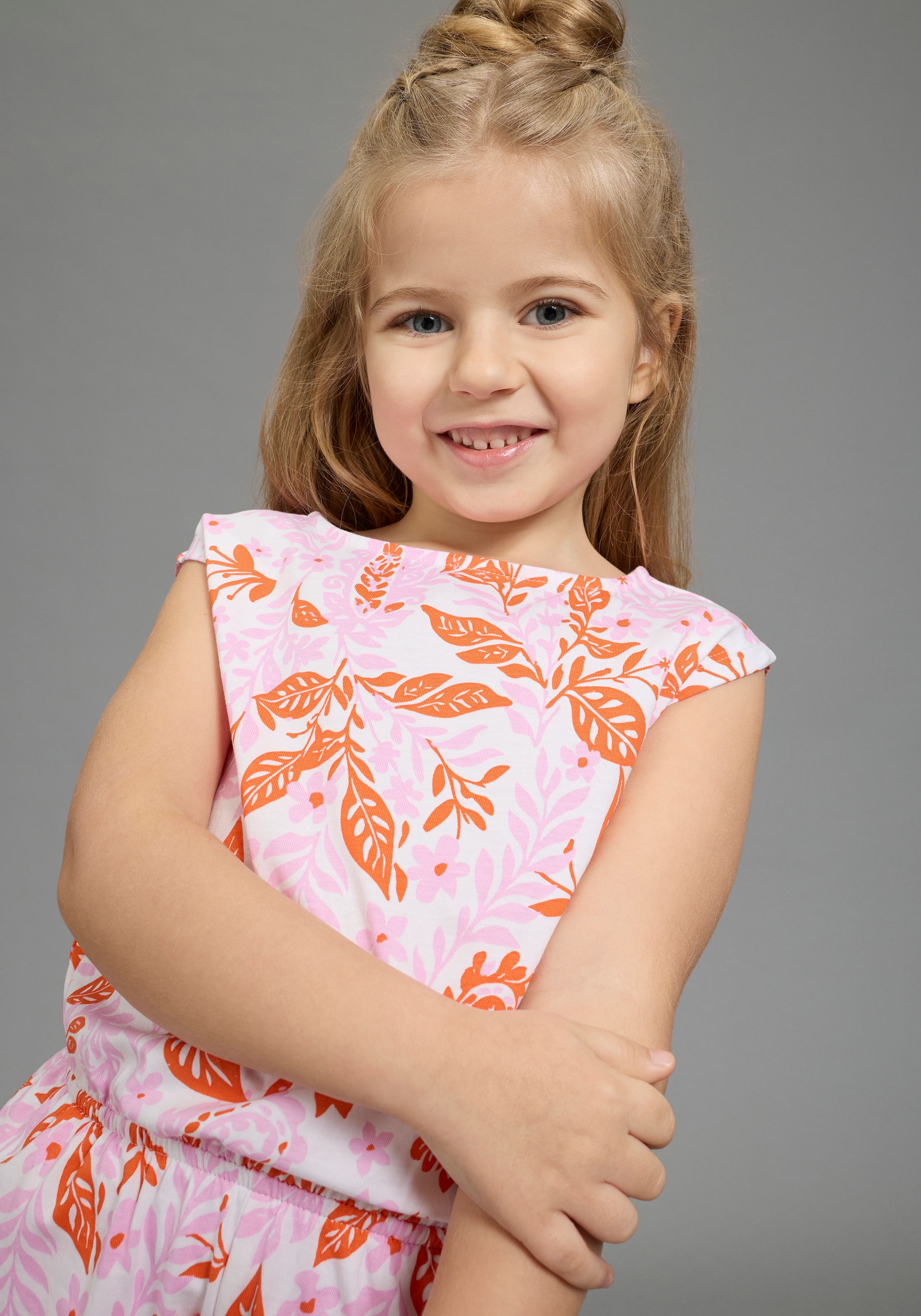 KIDSWORLD Jumpsuit »Kurzer Overall mit Paisley-Druck« mit Paisley- und Blumenprint, aus weichem Single Jersey