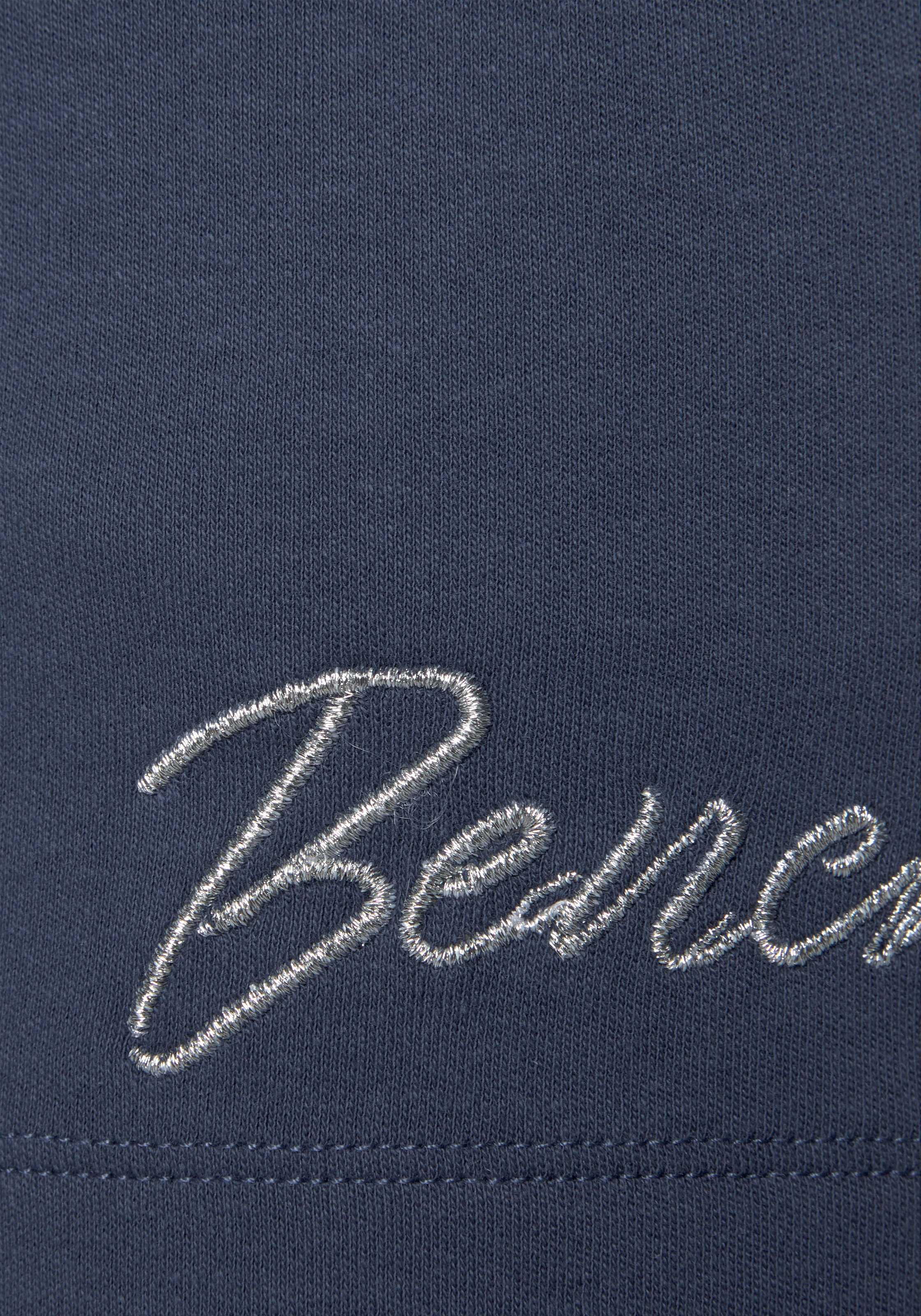 Bench. Loungewear Sweatshorts, mit glänzender Logostickerei, Loungewear, Loungeanzug