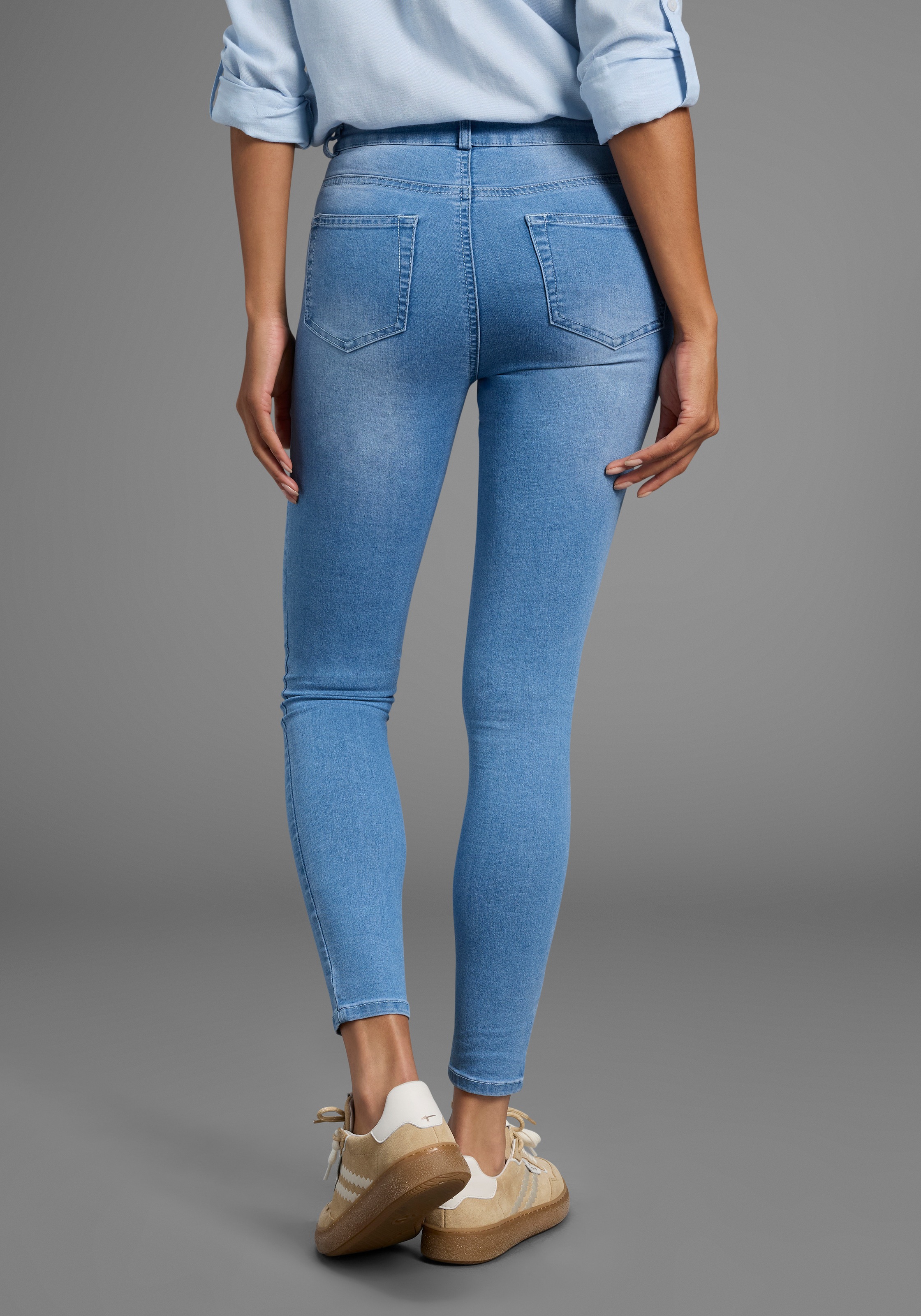 Arizona Skinny-fit-Jeans »Ultra Stretch« extra-eng geschnittene Beinform,  modische Used-Waschung