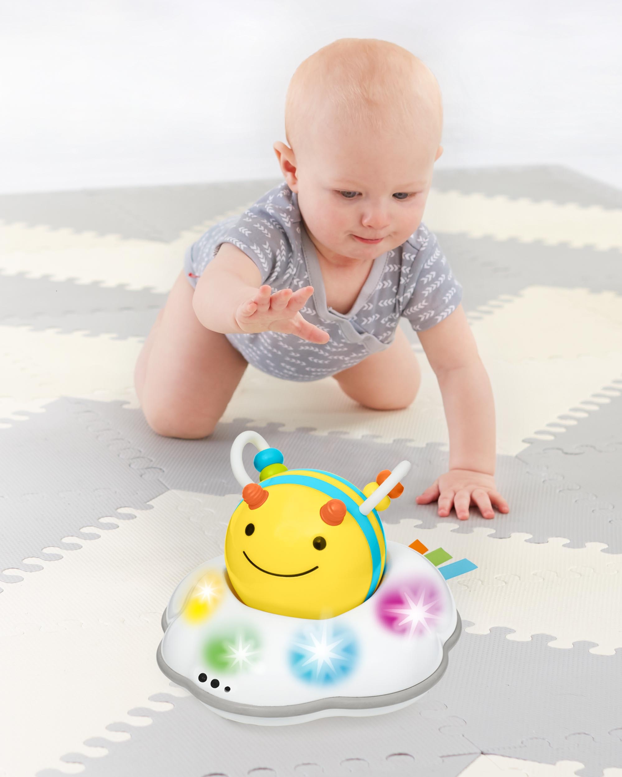 Skip Hop Lernspielzeug »Explore & More Krabbelspielzeug Biene«