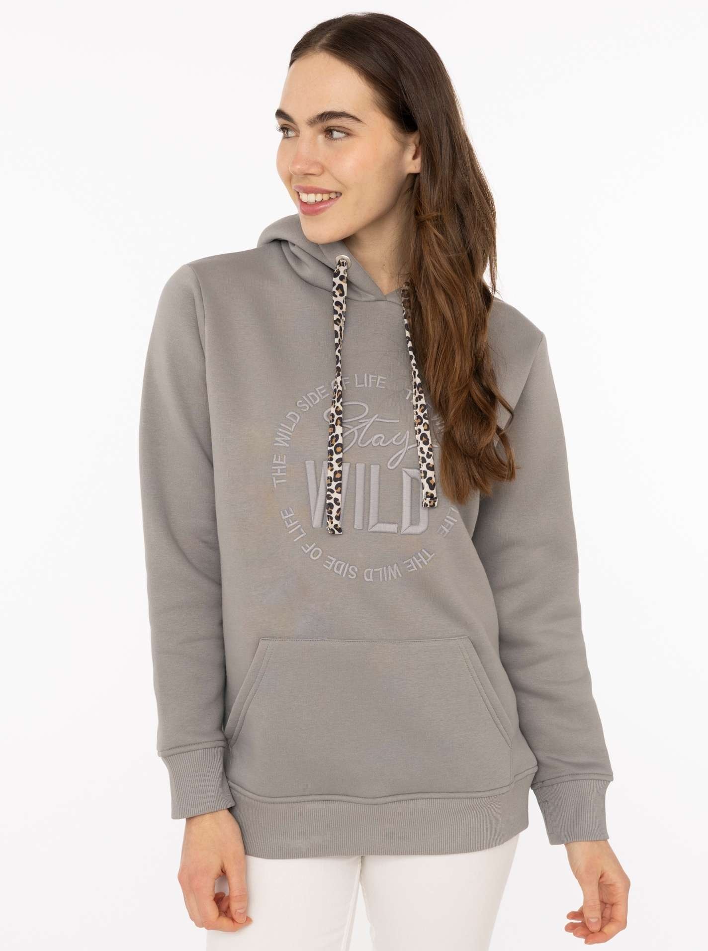 Zwillingsherz Hoodie »"Nelina"«, mit Leo Band und schlichter Stickerei "Stay Wild", Kapuze
