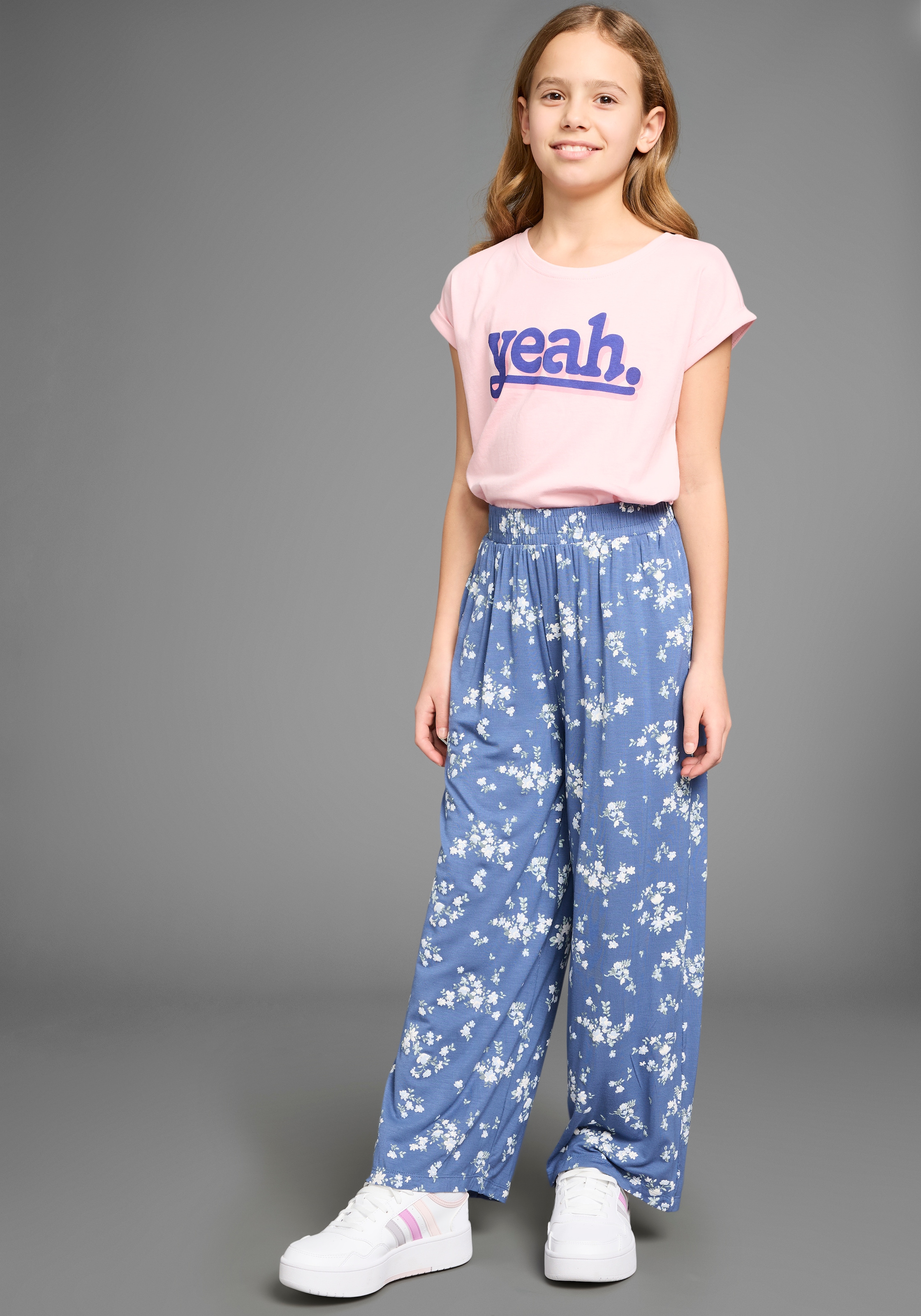 KIDSWORLD Pantalon à enfiler »Viskose-Hose im Blumenmuster«  pantalon tendance à motif floral