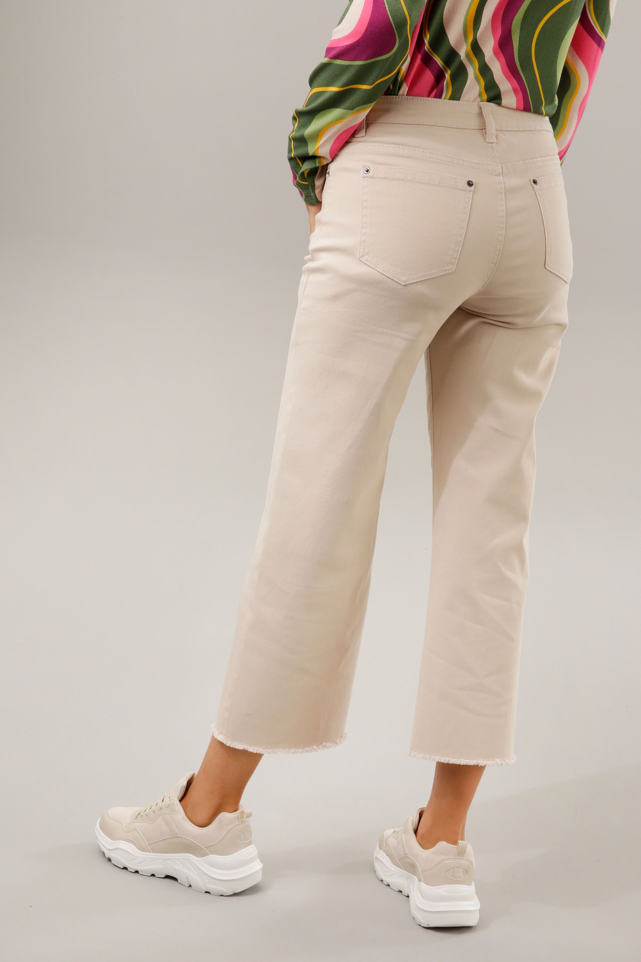CASUAL Beinabschluss leicht mit ausgefranstem 7/8-Jeans, auf versandkostenfrei Aniston