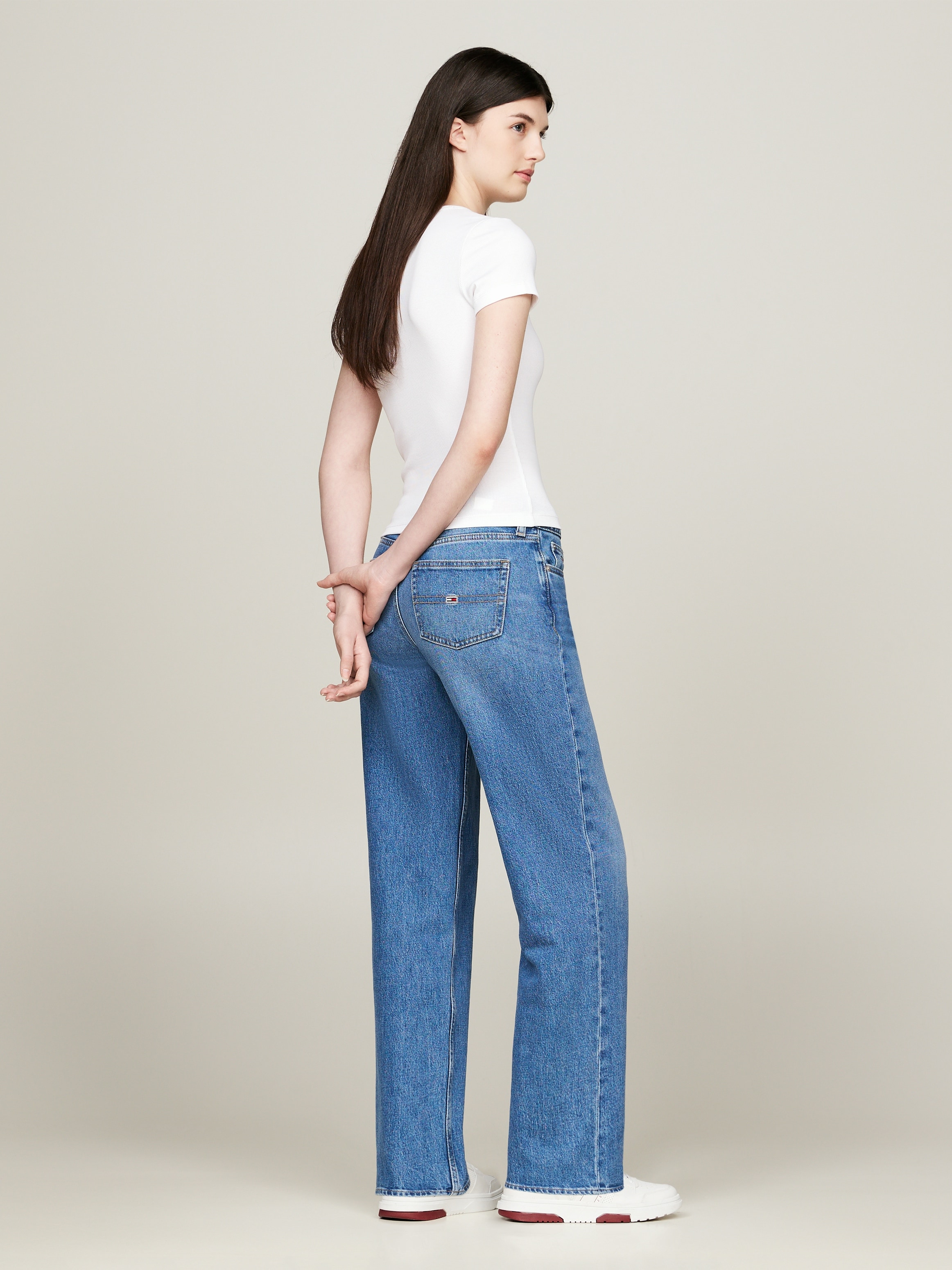 Tommy Jeans Kurzarmshirt »TJW SLIM BADGE RIB TEE«, in gerippter Struktur