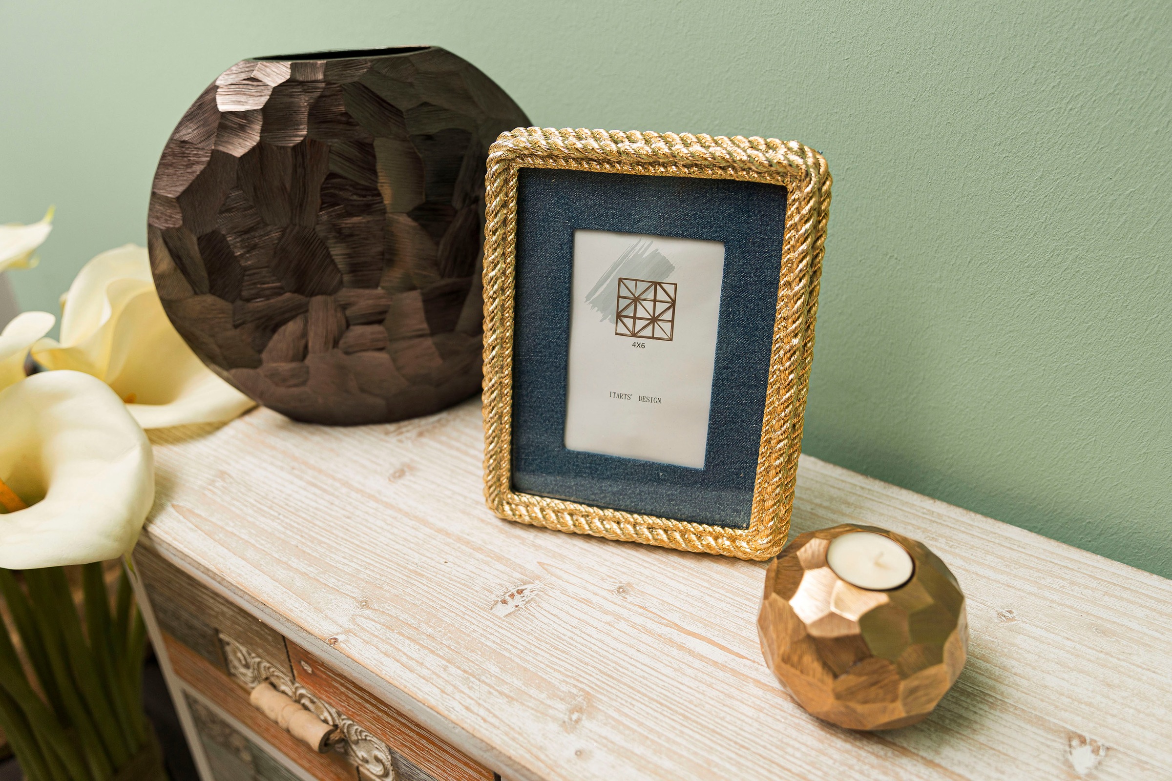 Image of Myflair Möbel & Accessoires Bilderrahmen »Galina, goldfarben«, Fotorahmen, mit blauem Passepartout, Bildformat 10x15 cm bei Ackermann Versand Schweiz