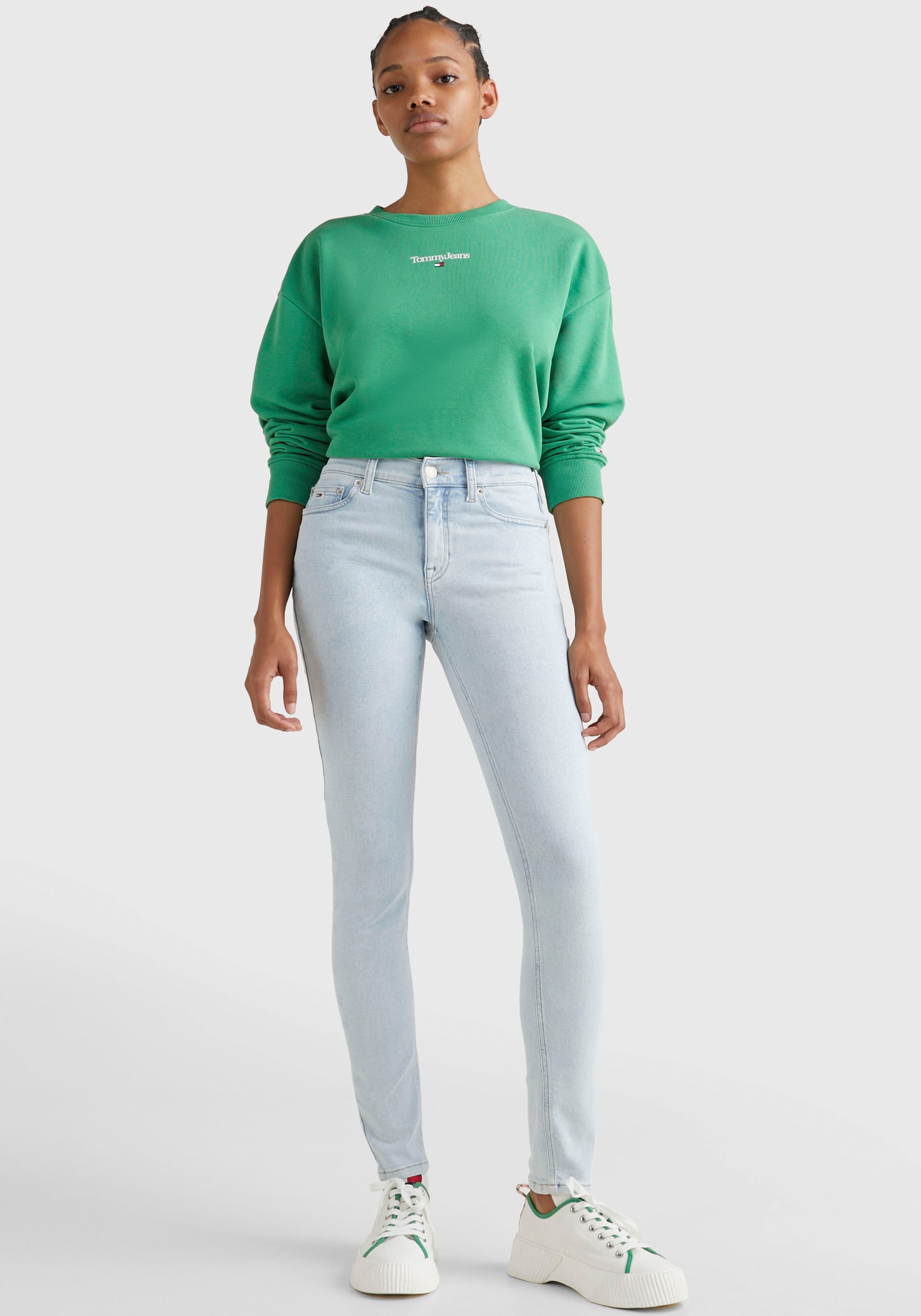 Tommy Jeans Skinny-fit-Jeans »Nora Mid Rise Skinny Fit«, mit Tommy Jeans Label-Badge & Passe hinten