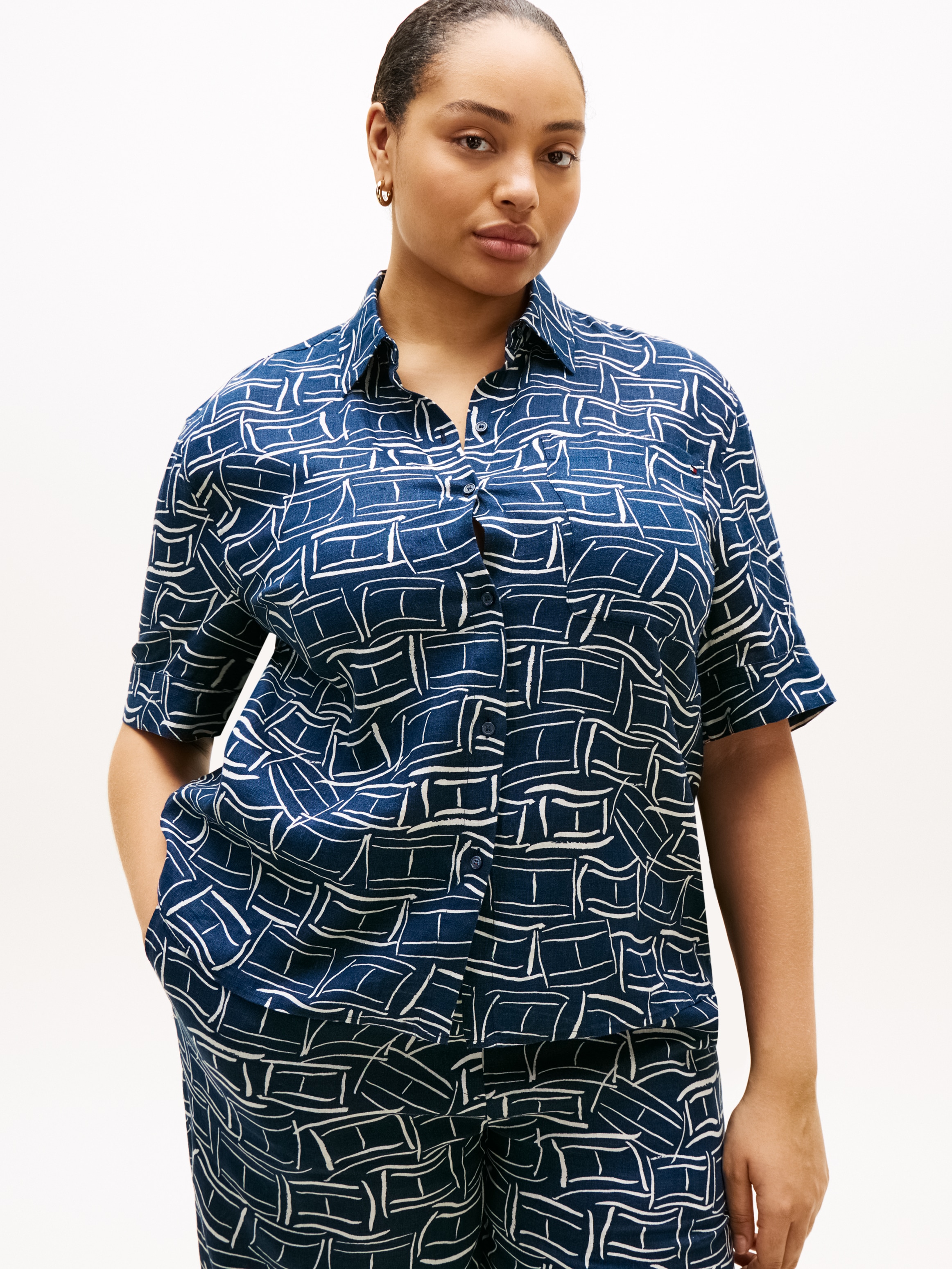 Tommy Hilfiger Curve T-shirt à manches courtes »CRV ESS LINEN SHIRT WITH SS« in grossen Grössen