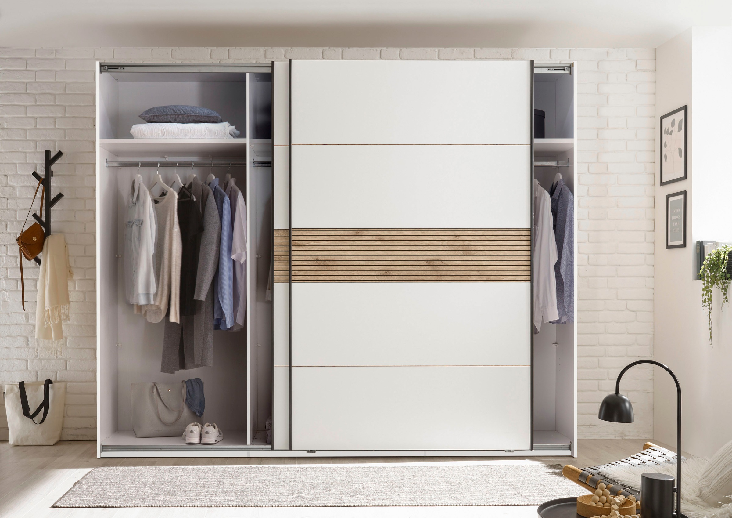 Schlafkontor Kleiderschrank »Leo Schwebetürenschrank, Schiebetürenschrank mit Spiegel«, Absetzung in Viking Oak heller Rillenoptik und Spiegel