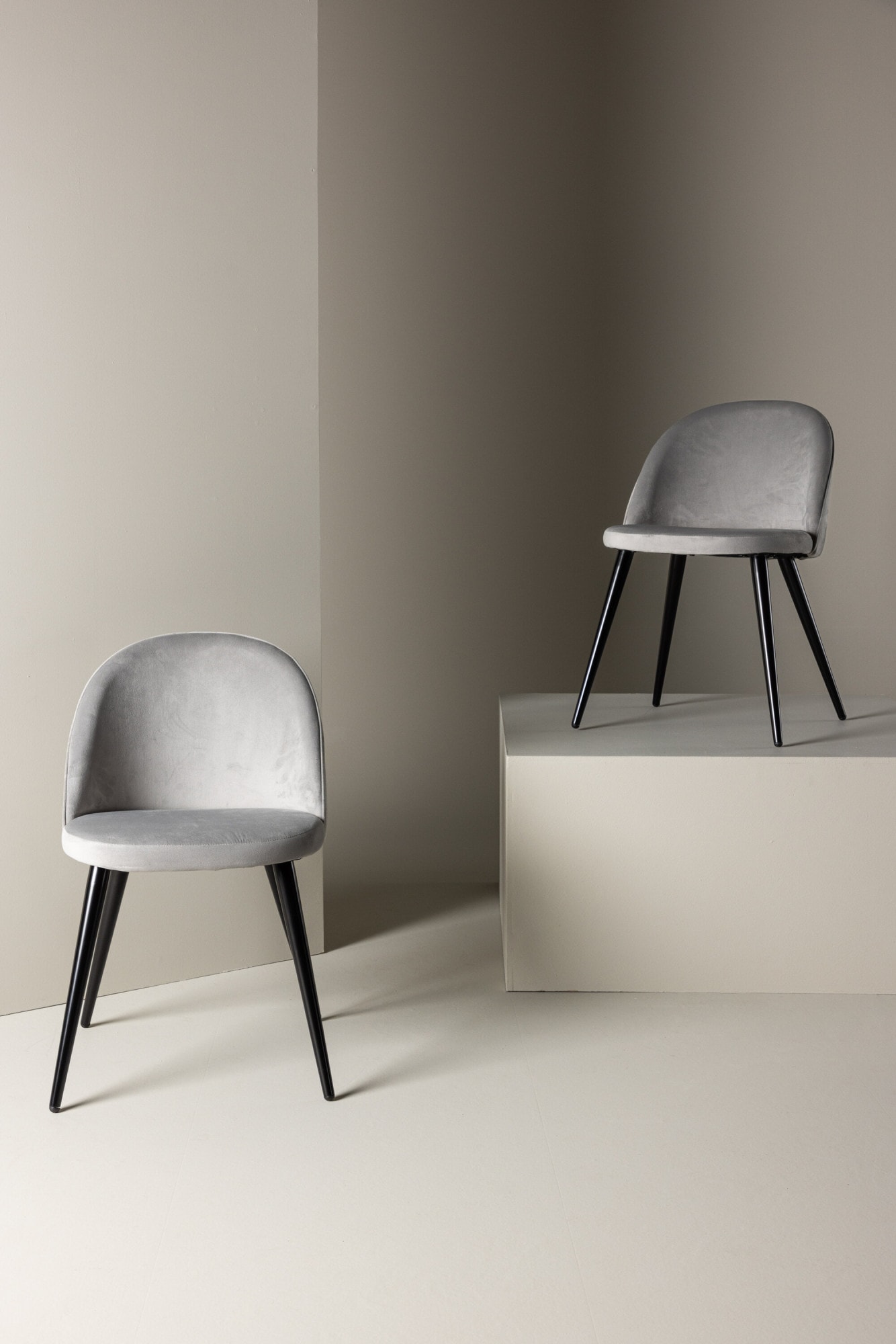 Venture Home Esszimmerstuhl »Velvet, 2er-Set Esszimmerstühle mit Samtbezug, 150 kg belastbar« () 2 Stk.Polsterstuhl, weicher Bezug, Metallbeine, abgerundet