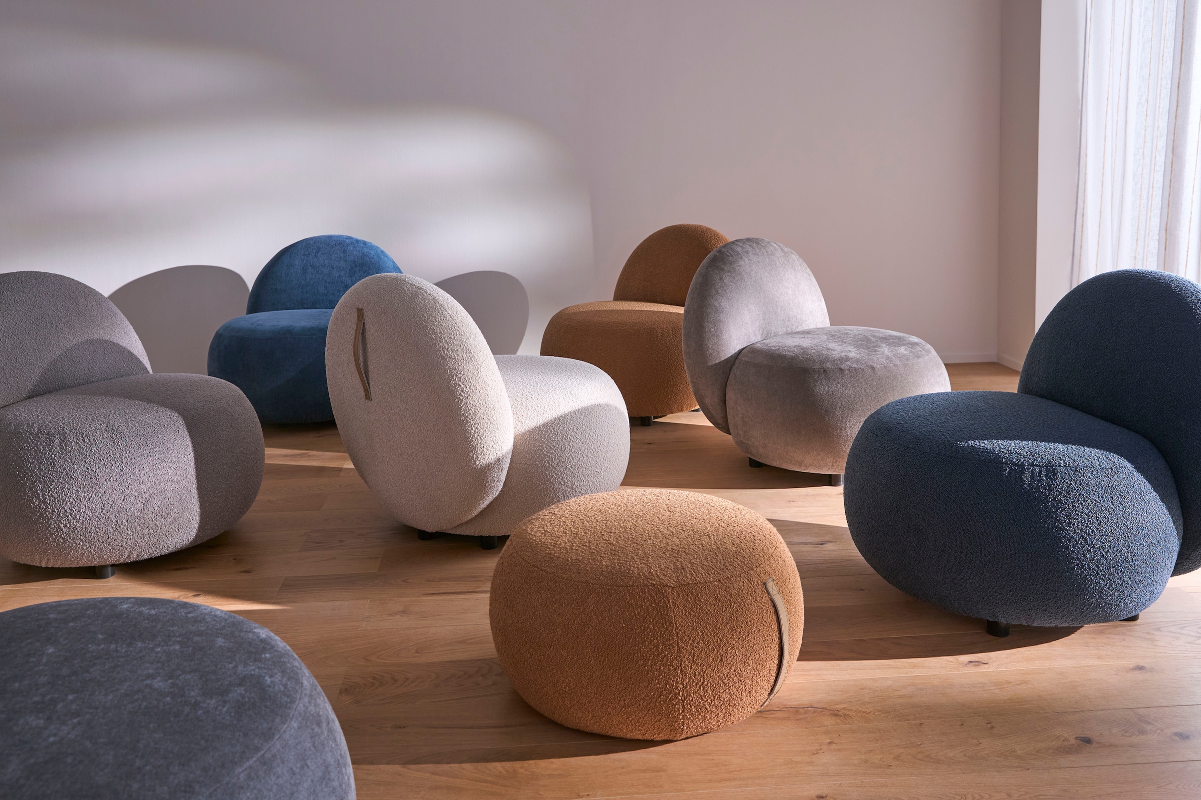 s.Oliver Tabouret »Finnian, moderner Designhocker mit Lederriemen, softes Design« hochwertig, zum Wohlfühlen in Luxus-Microfaser/Struktur oder in Bouclé