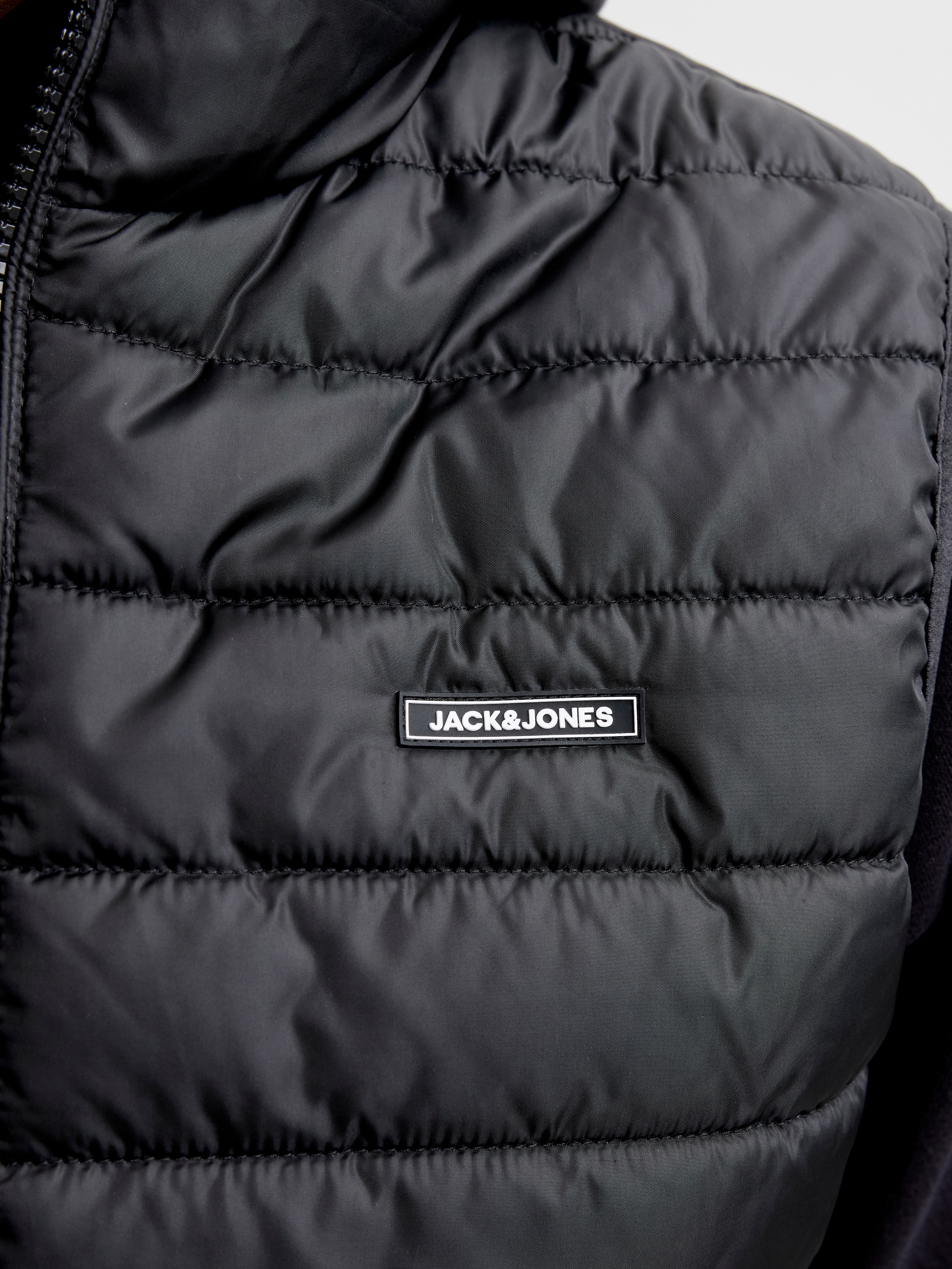 Jack & Jones Gilet matelassé »JJELVIS LIGHT BODYWARMER COLLAR« fibre synthétique, coupe régulière