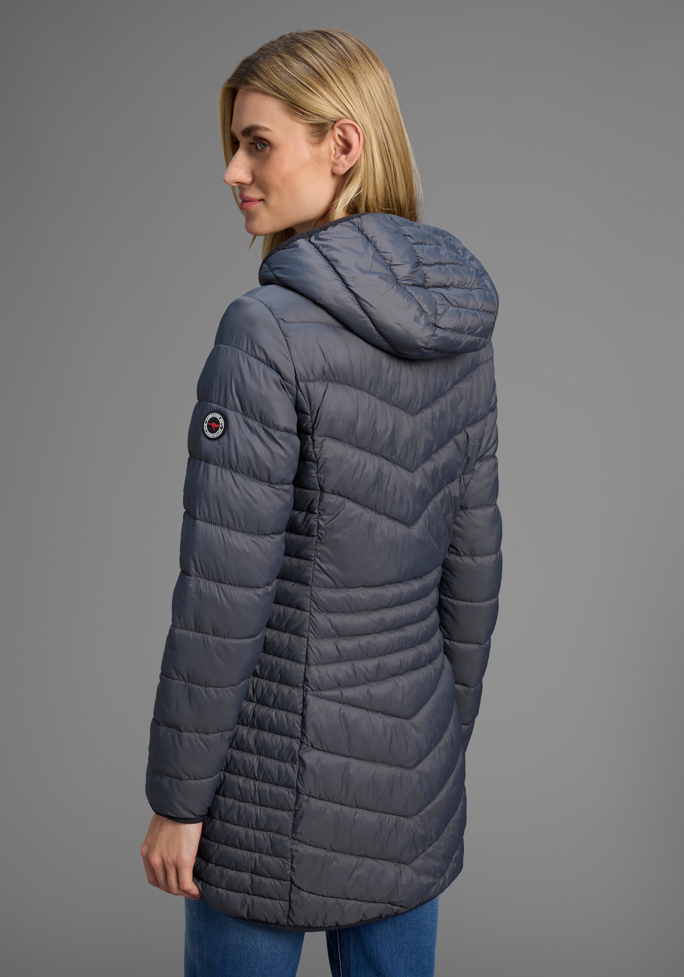 KangaROOS Steppjacke mit Kapuze für den Übergang,  aus leichtem Webmaterial,  figurbetonter Schnitt