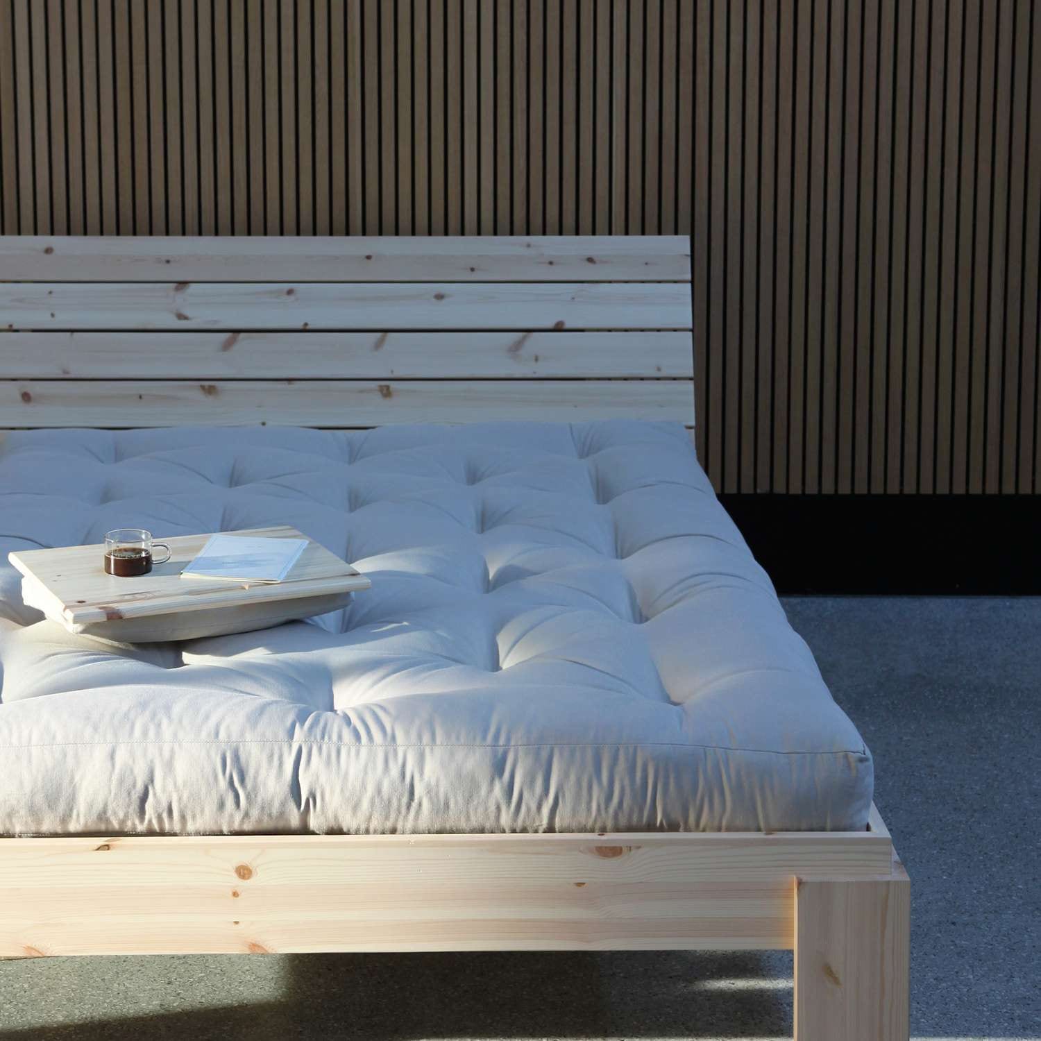 Karup Design Stauraumbett »Layers Bed Headboard, Bettgestell mit Stauraumkopfteil, mehrere Grössen«, inkl. Lattenrost, excl. Matratze, FSC®-zertifiziertes Massivholz