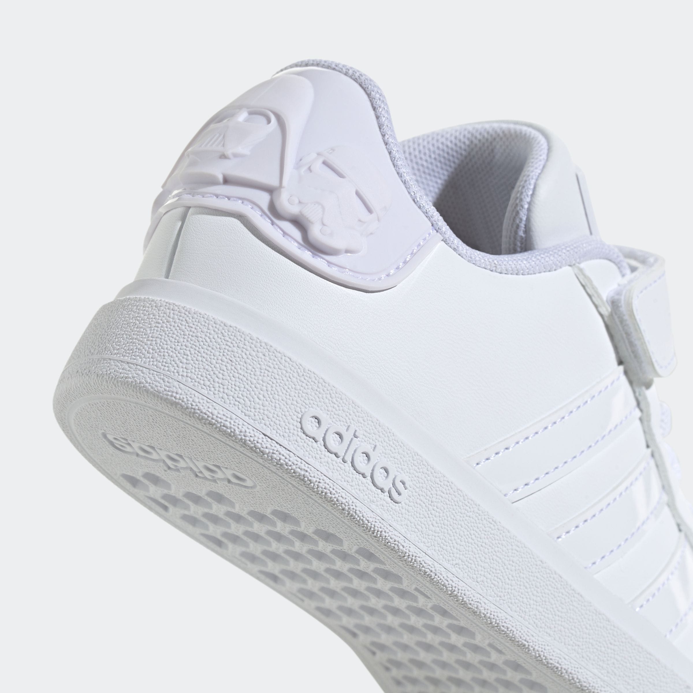 adidas Sportswear Sneaker »ADIDAS STAR WARS GRAND COURT 2.0 KIDS SCHUH«, Design auf den Spuren des adidas Superstar