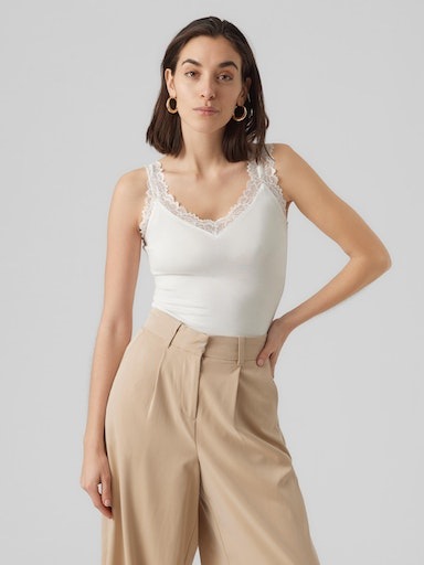 Image of Vero Moda Trägertop "VMROSA SL TOP JRS NOOS" Viskosemischung, Spitzen Detail