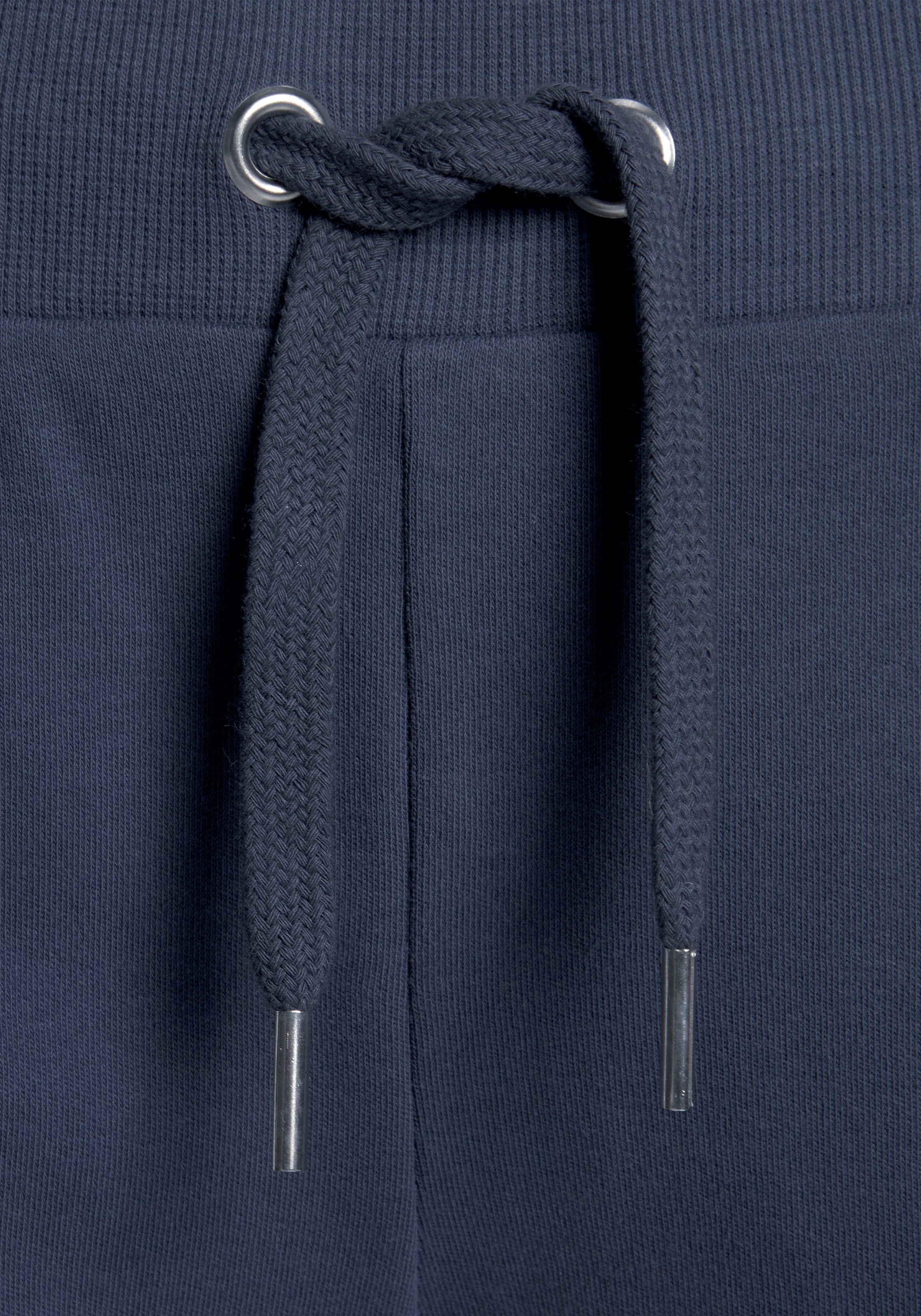Bench. Loungewear Sweatshorts, mit glänzender Logostickerei, Loungewear, Loungeanzug