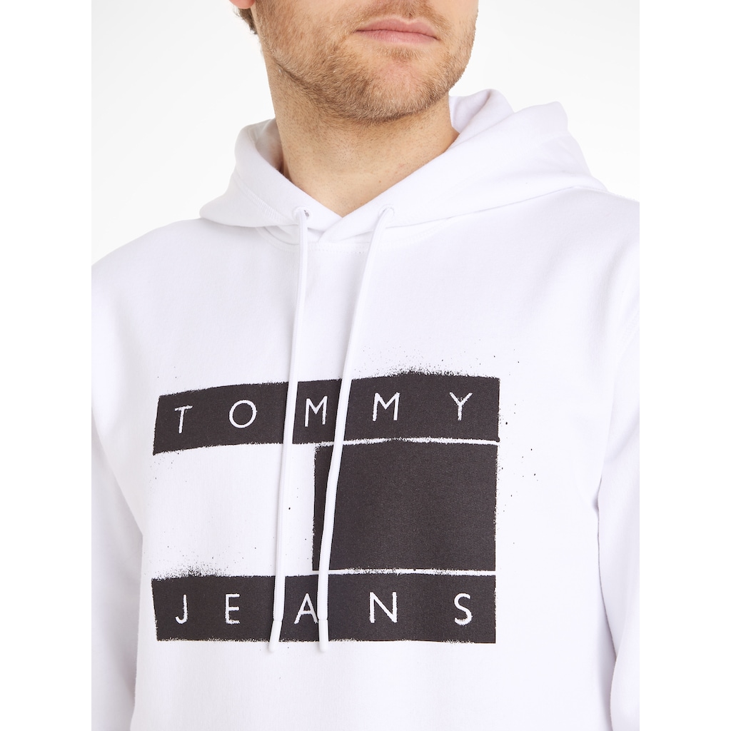 Tommy Jeans Kapuzensweatshirt »TJM REG FLAG SPRAY HOODIE«