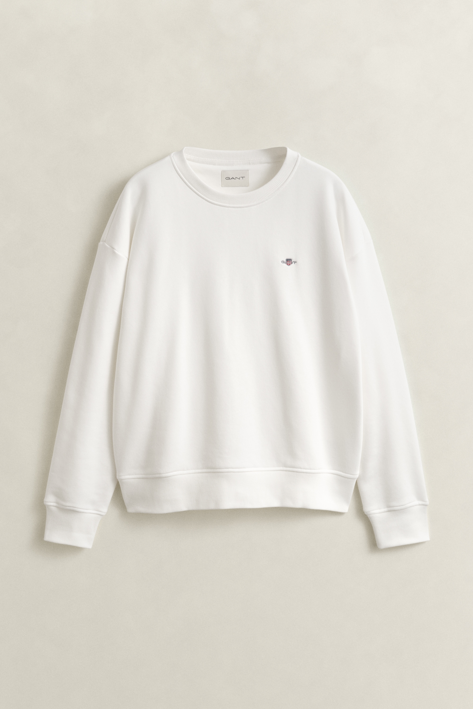 Gant Sweatshirt »SHIELD C-NECK SWEAT«, Grafische GANT-Stickerei auf der Brust

