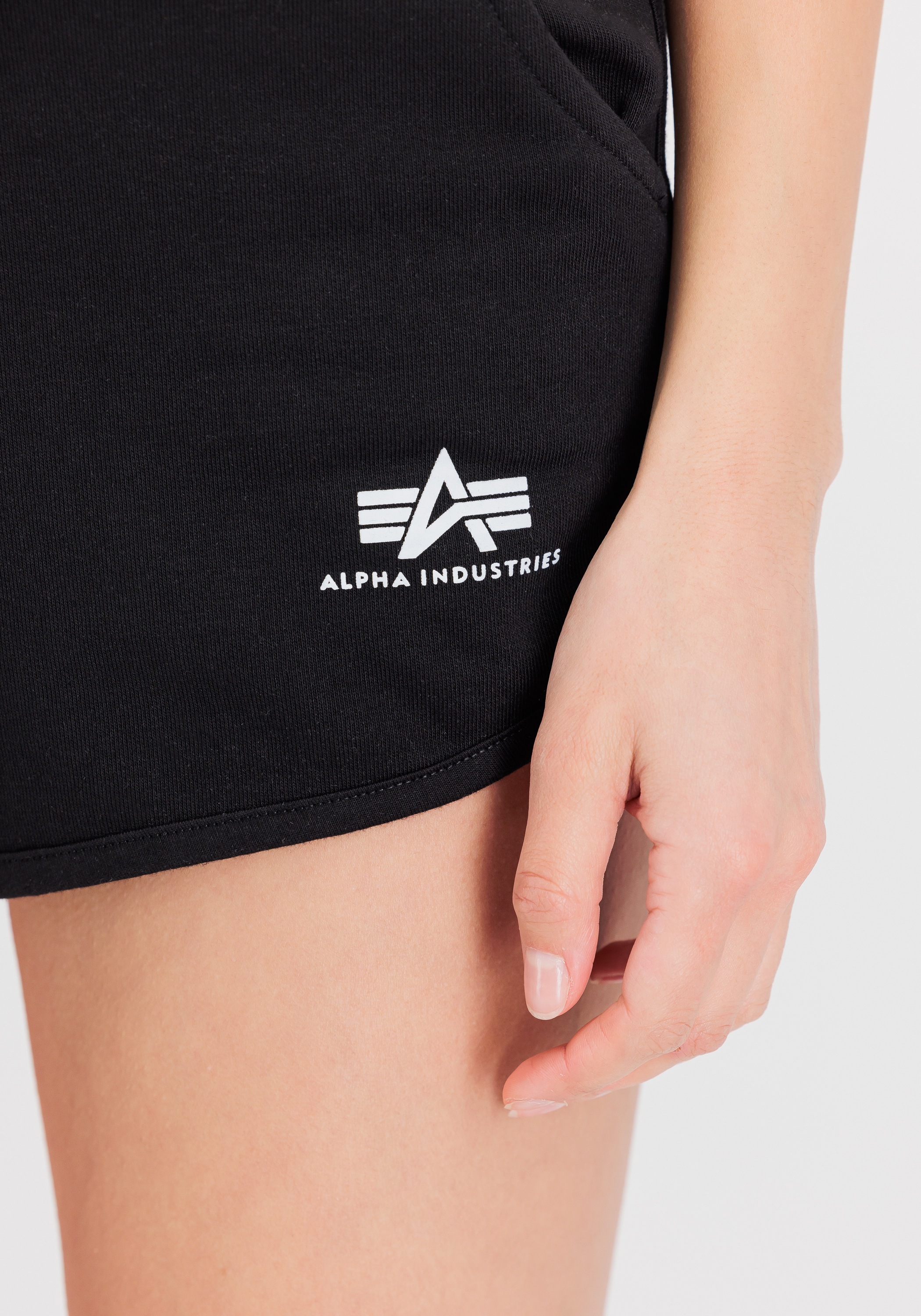 Alpha Industries Sweatshorts »Alpha Industries Women - Shorts Basic Short Small Logo Wmn«