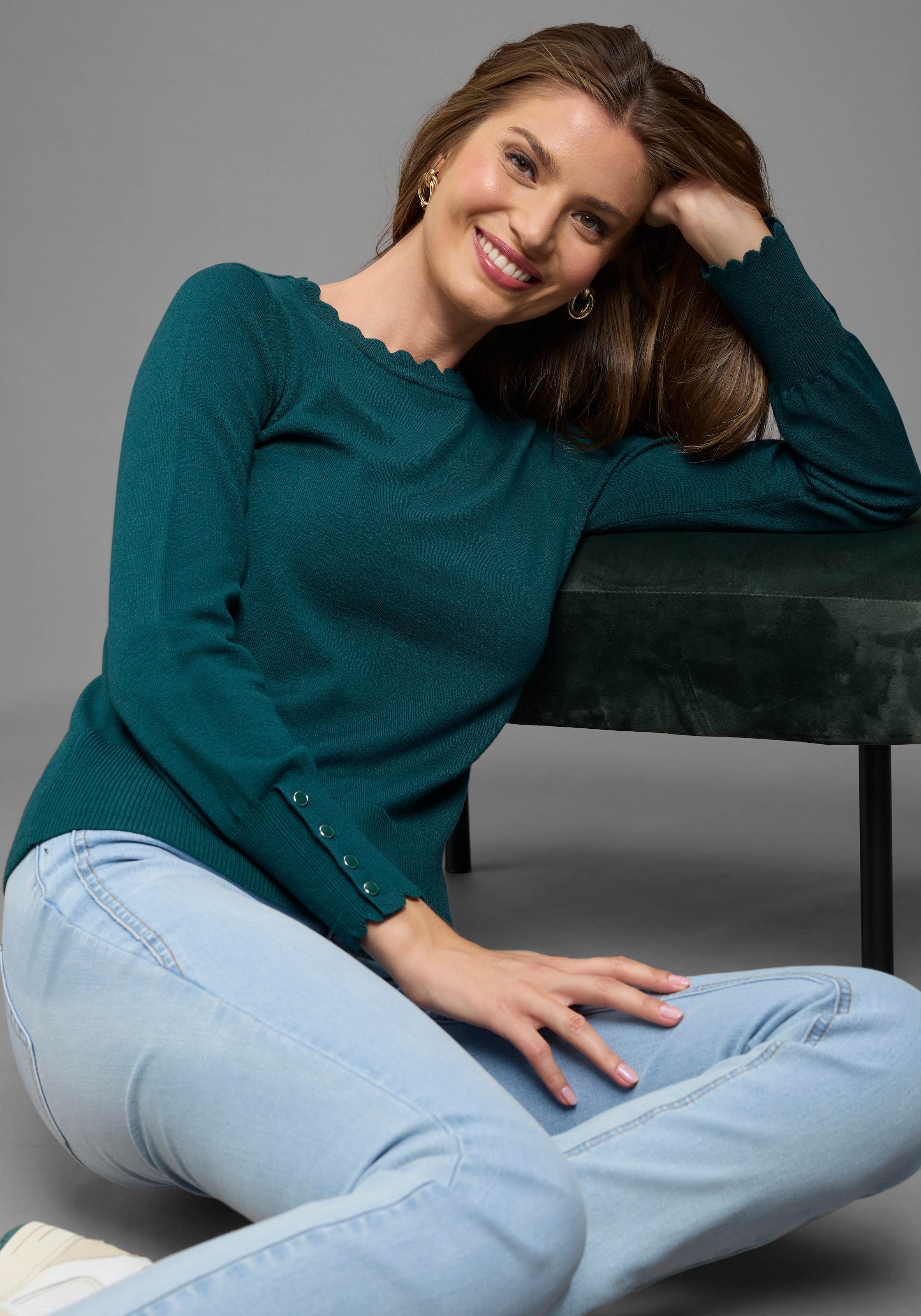 Laura Scott Pull en tricot maille fine douillette avec bordure ondulée féminine