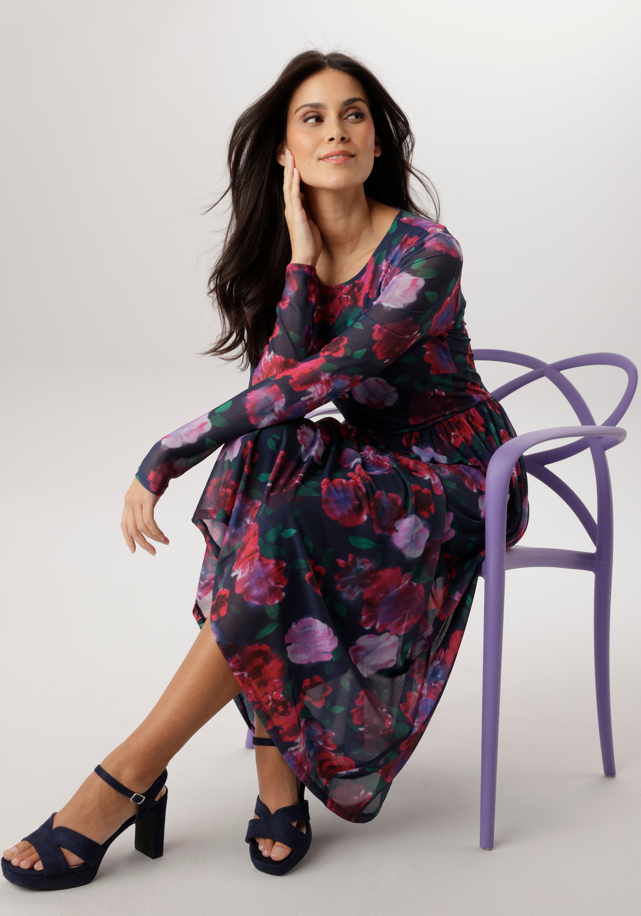 Aniston SELECTED Robe midi in Mesh-Qualität und floralem Batik-Musterung - NEUE KOLLEKTION