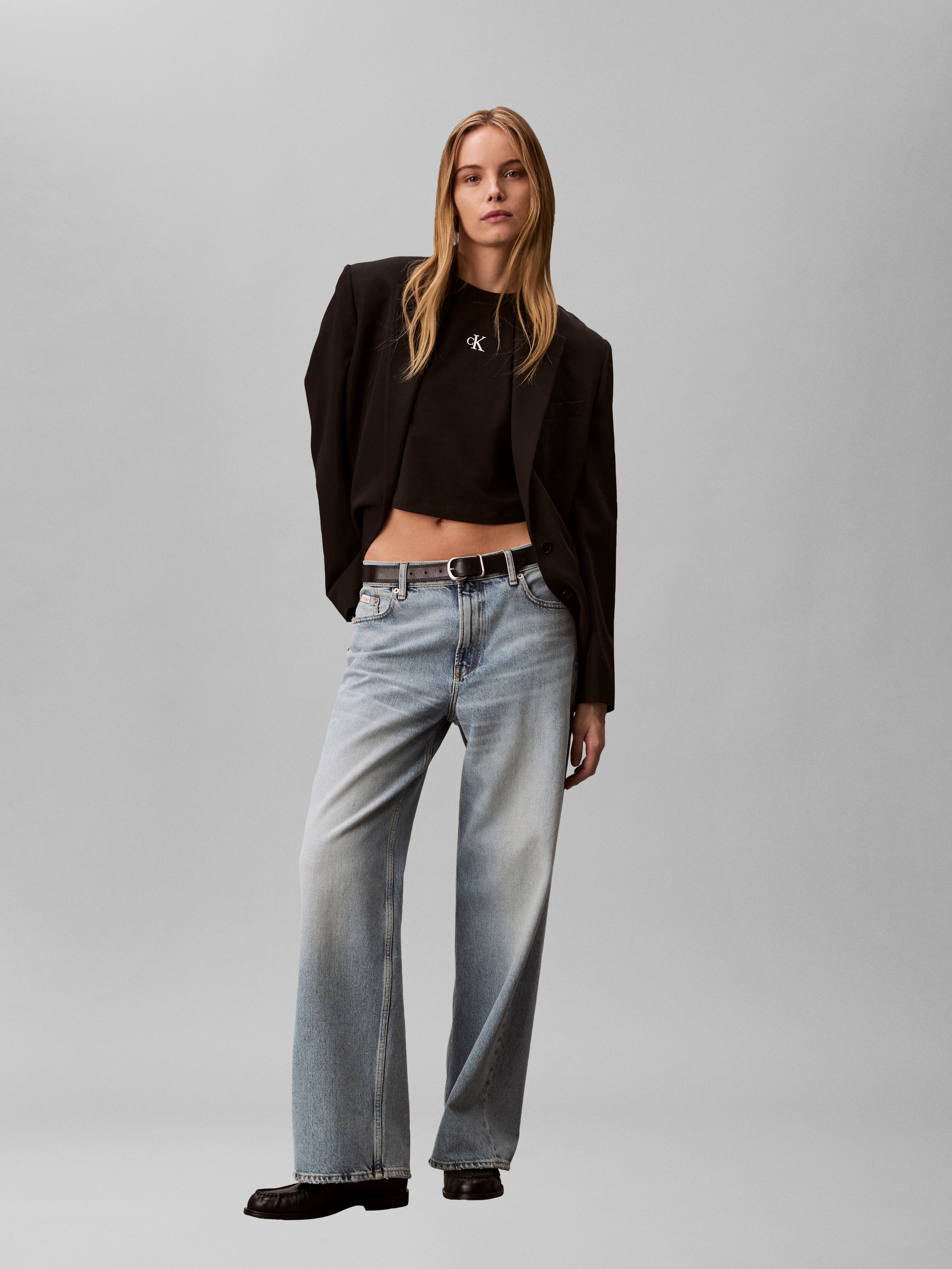 Calvin Klein Jeans T-shirt »LOGO CROPPED TEE« coupe boxy avec col rond, avec inscription logo
