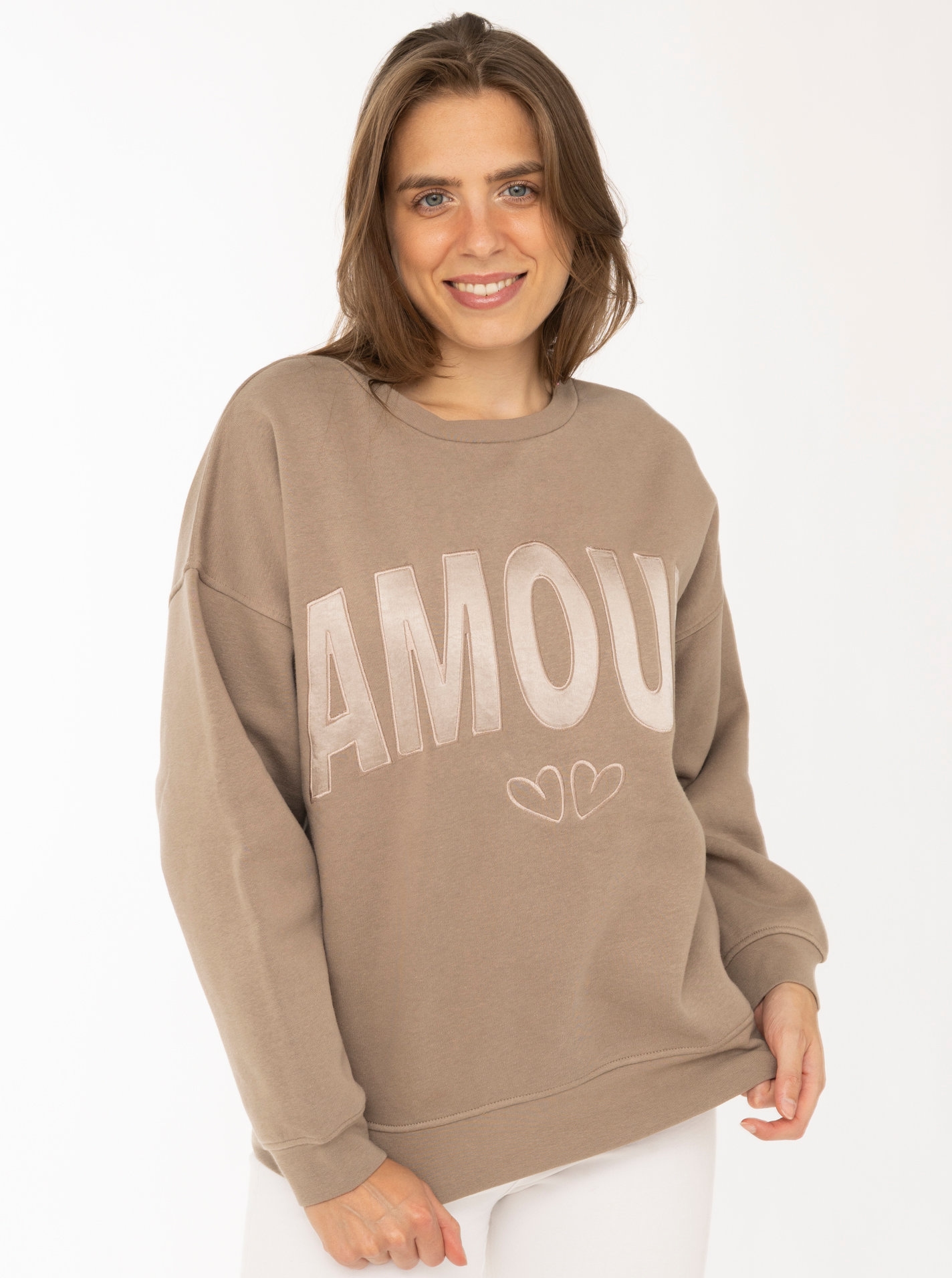 Image of Zwillingsherz Sweatshirt ""AMOUR"", Rundhals, Boxy Fit, Satin Schriftzug, überschnittene Schultern