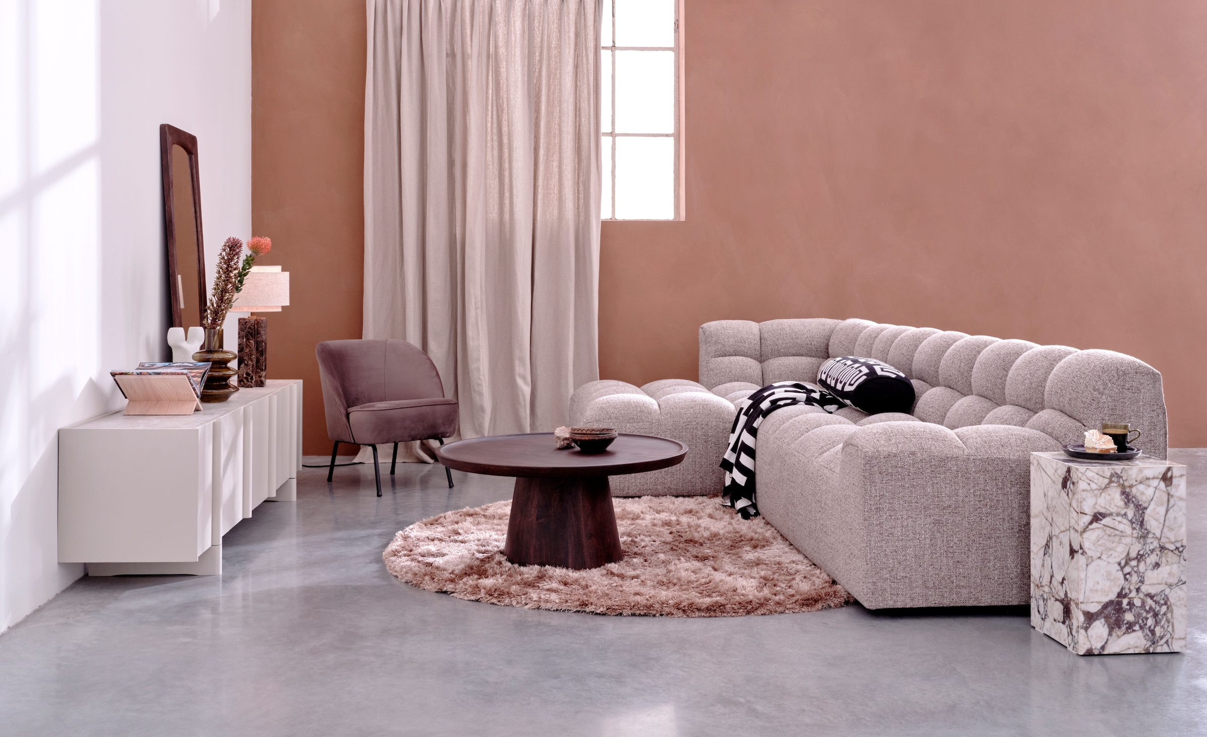 WOOOD Couchtisch »Coffee A Gogo mit Massivmangoholz und bauchigem Standfuss Ø 90 x 40 cm« Tischblattdicke 4 cm, umlaufender Randerhöhung, Tragkraft 15 kg