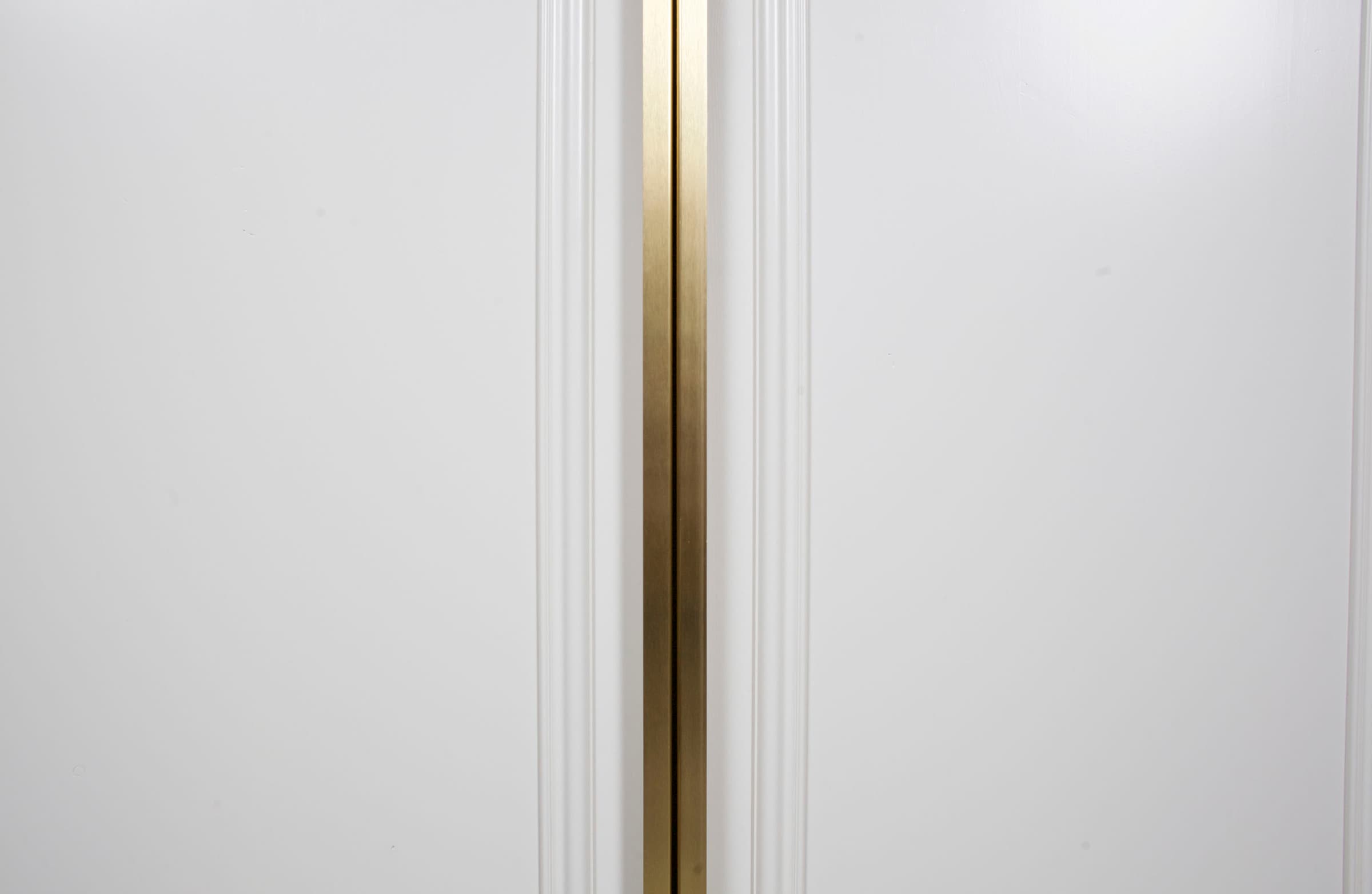 WOOOD Armoire vestiaire »Organize  FSC®-Kiefernholz mit Zierleisten-Türen und Metallgriffen« H 215 x L 110 x P 62 cm, fixation murale recommandée, facile d'entretien