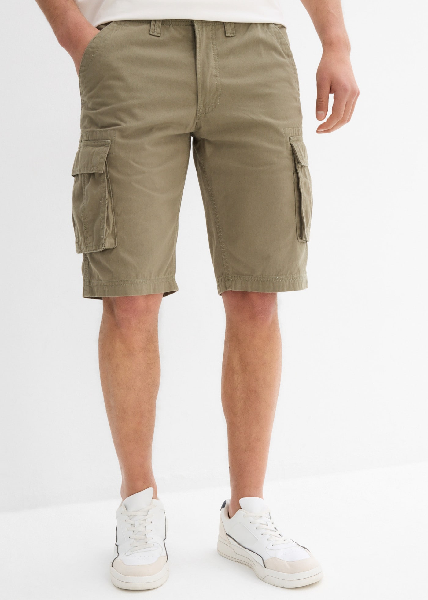 Image of bonprix Cargobermudas Cargohose, aus Baumwolle, mit Pattentaschen, relaxed fit