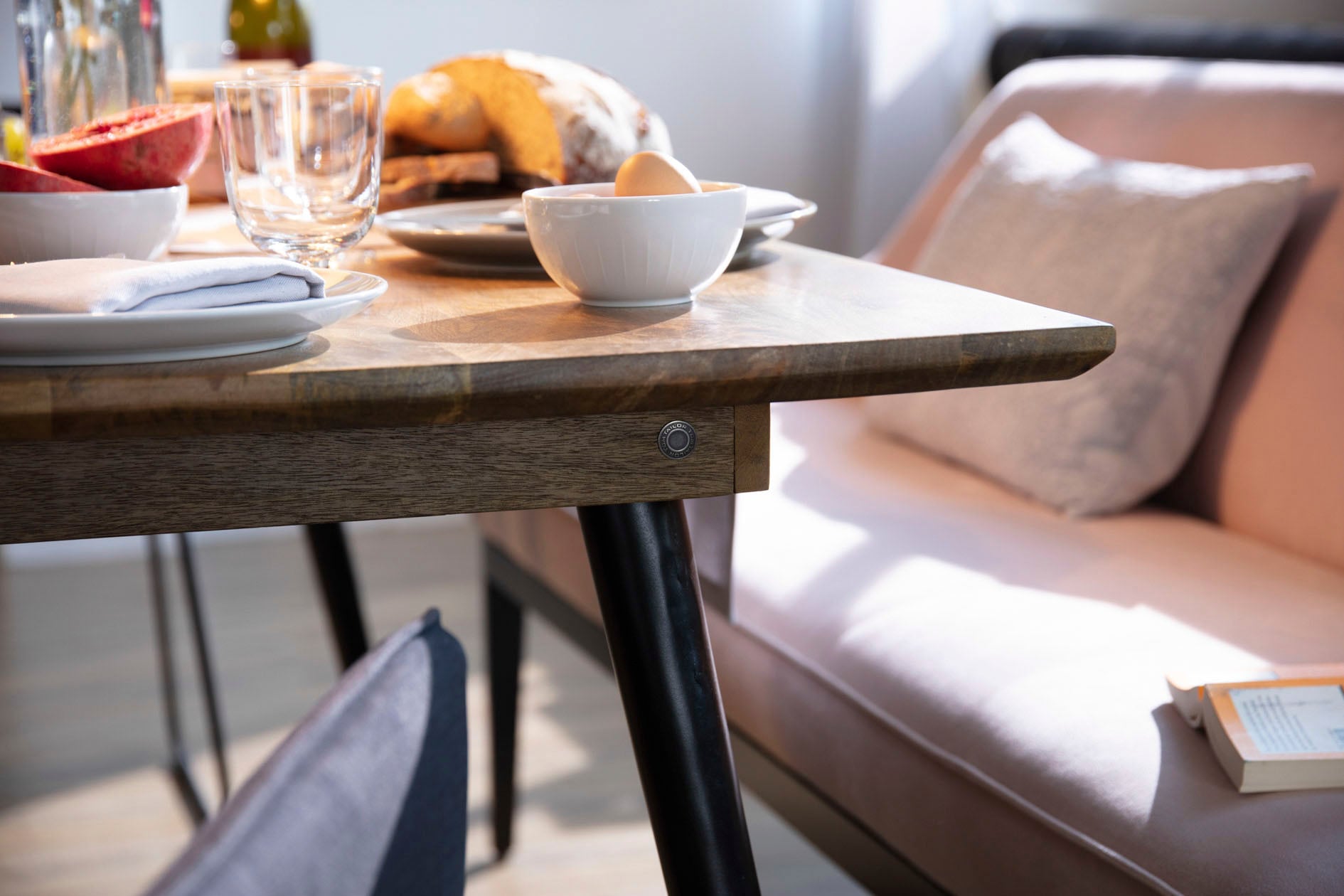 SIT Esstisch »Molfetta aus Mangoholz Massivholz mit Schweizer Kante & Metallbeinen« Modernes Industrial-Design mit konischen schwarzen Metallbeinen