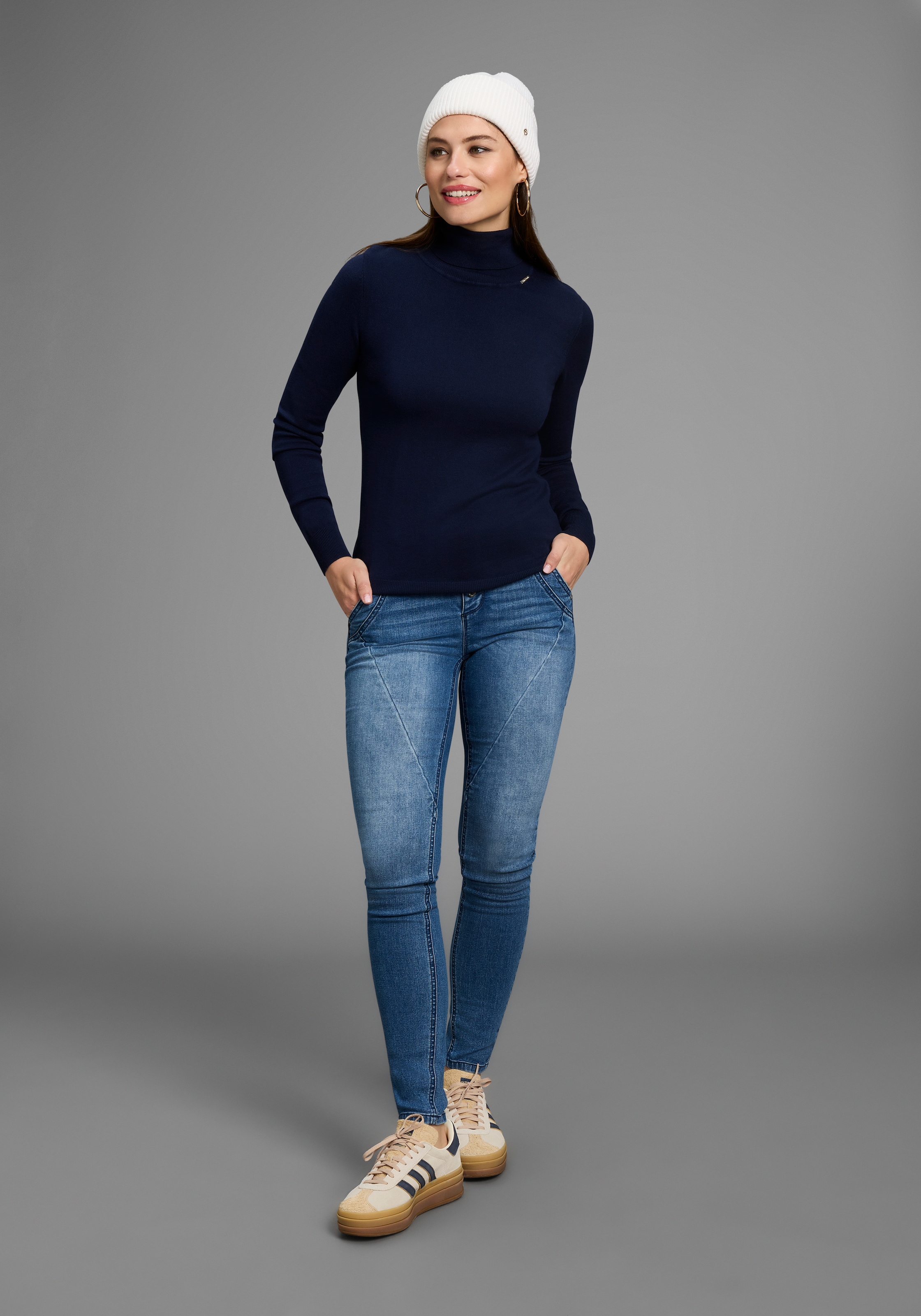 Bruno Banani Rollkragenpullover mit Metalllogo