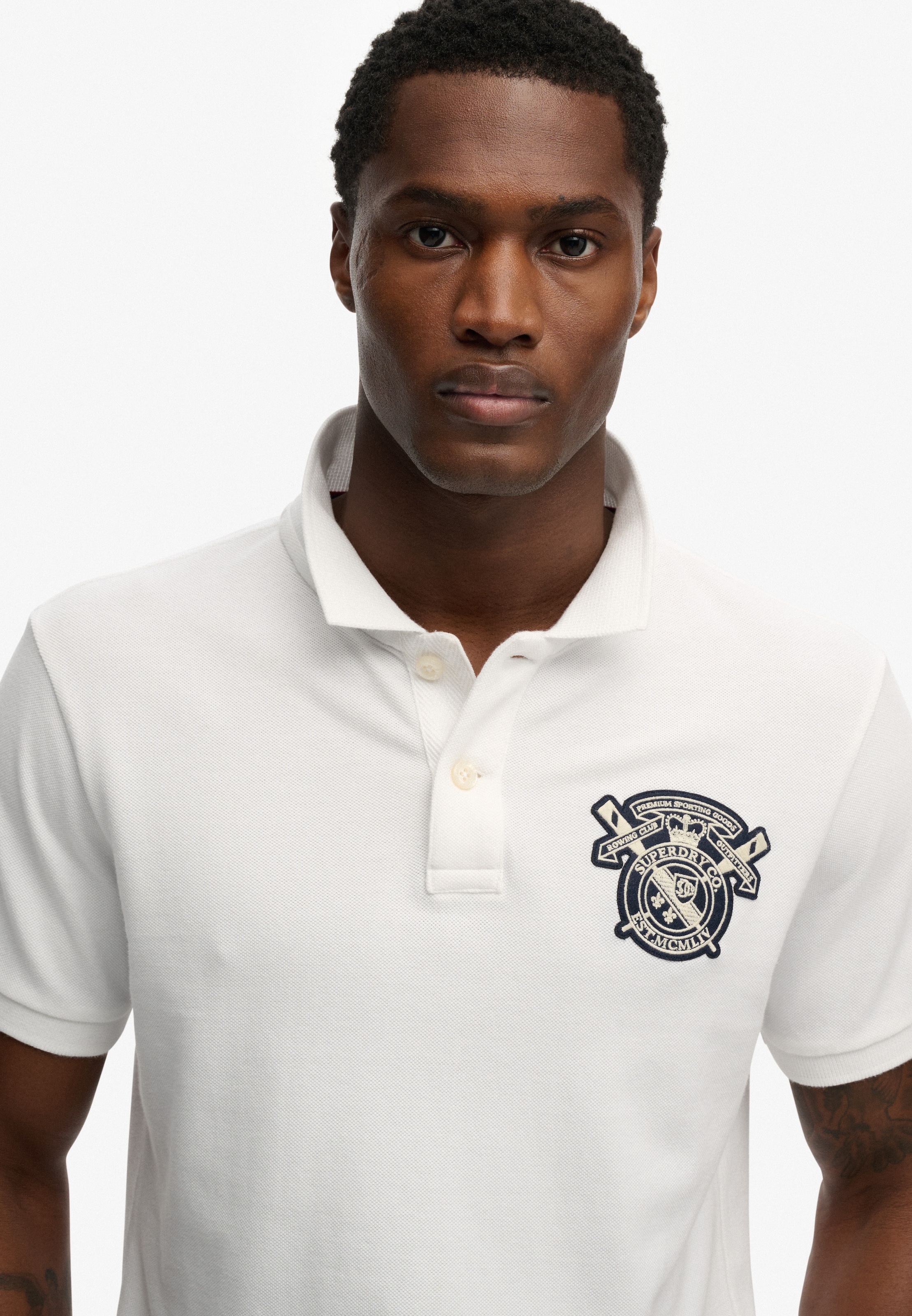 Superdry Polo »CREST POLO« mit Markenlabel, aus Baumwolle, Relaxed Fit, bedruckte Optik