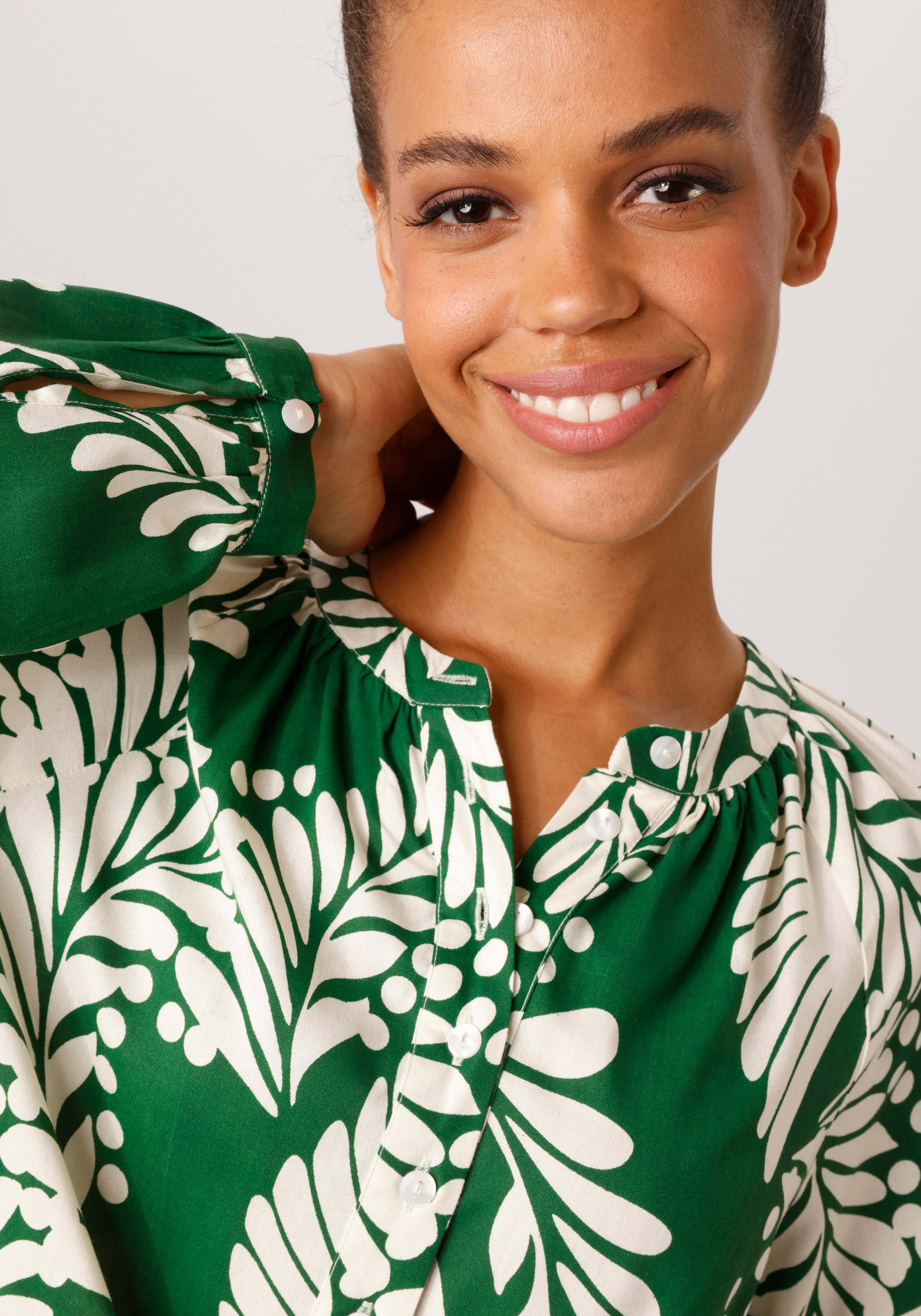 Aniston CASUAL Schlupfbluse mit grossflächigen, grafischen Blättern bedruckt - NEUE KOLLEKTION