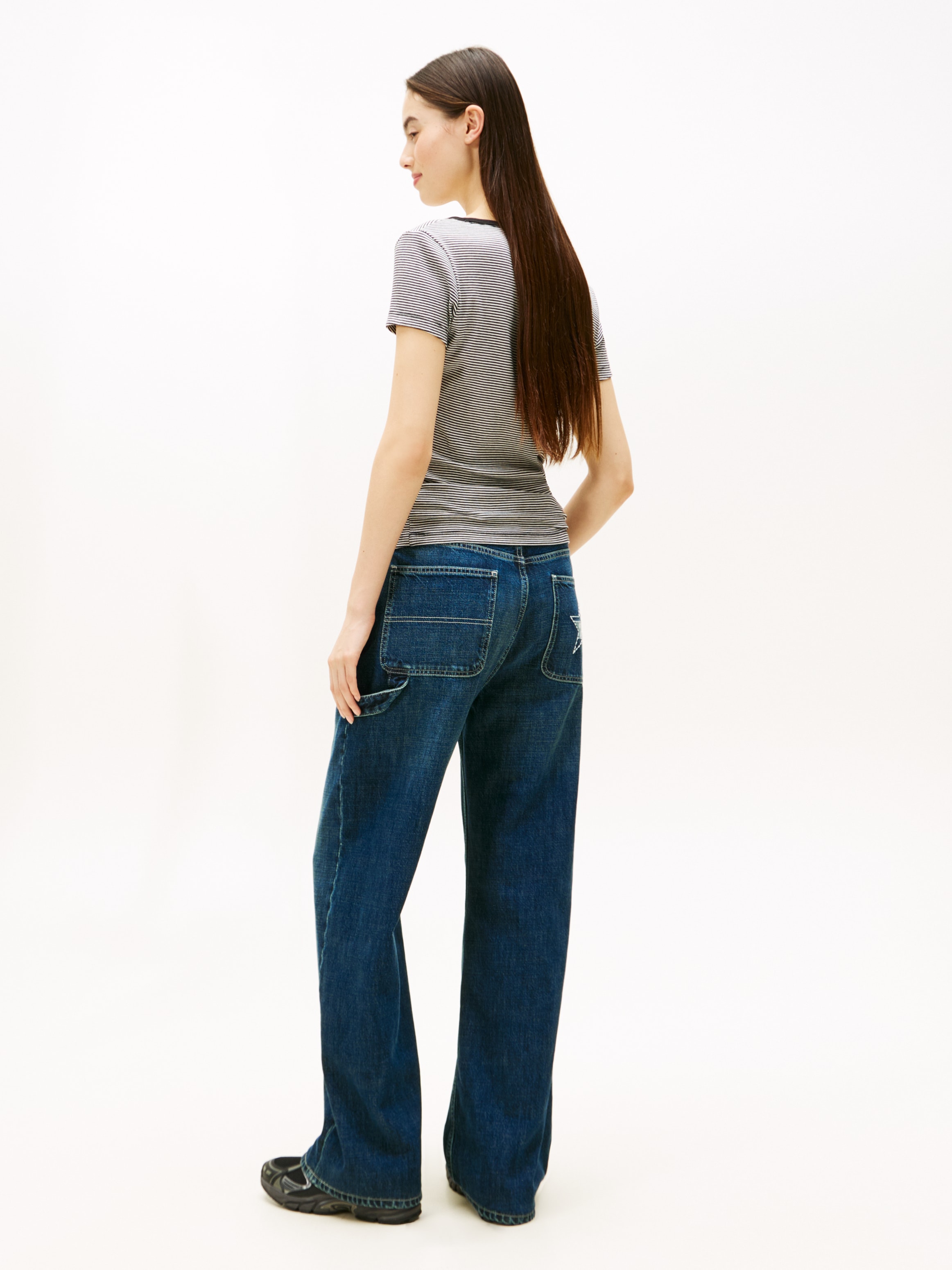 Tommy Jeans T-shirt à manches courtes »TJW SLIM ESSENTIAL RIB V SHORT SLEEVE« mit gerippter Struktur, V-Ausschnitt, Slim Fit