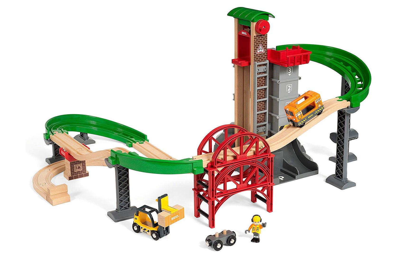 BRIO® Spielzeugeisenbahn-Gebäude »BRIO® WORLD Grosses Lagerhaus-Set mit Aufzug«, (Set)