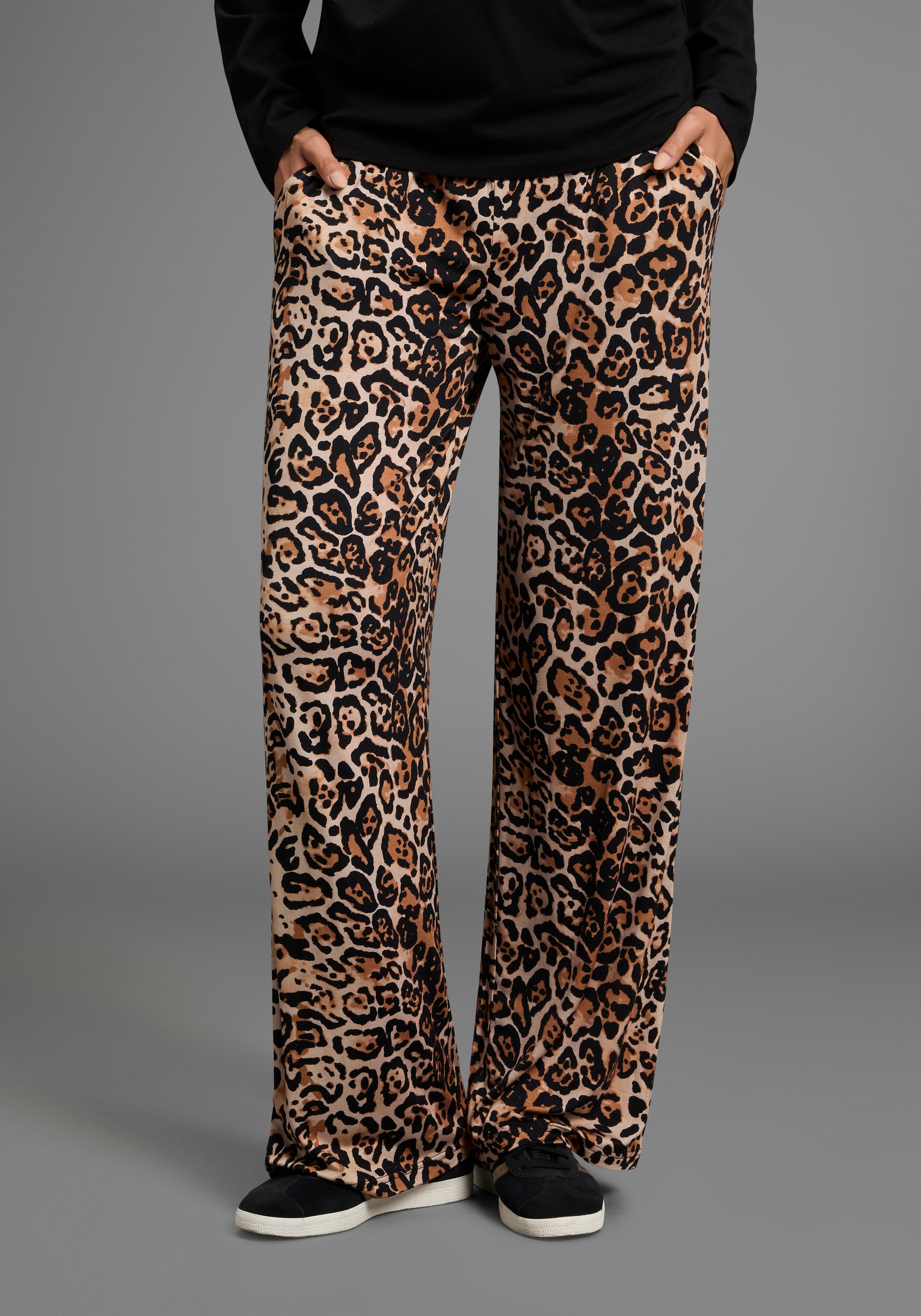 Image of Neun Monate Umstandshose "Jerseyhose für Schwangere in Leo Design" Umstands-Hose mit weitem Bein