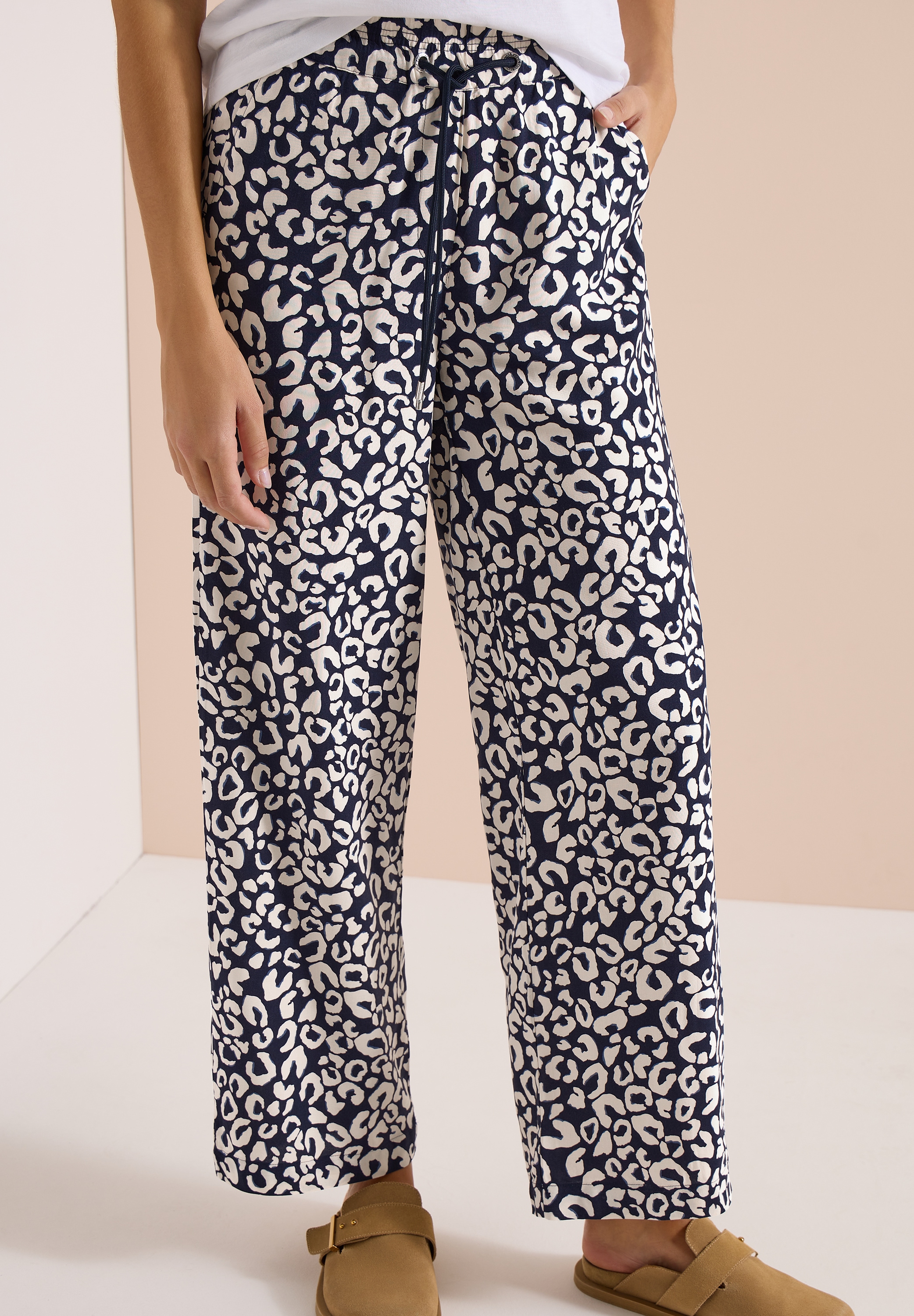 Image of Cecil Stoffhose "Style Neele" Sommerhose im Loose Fit mit Leo-Print