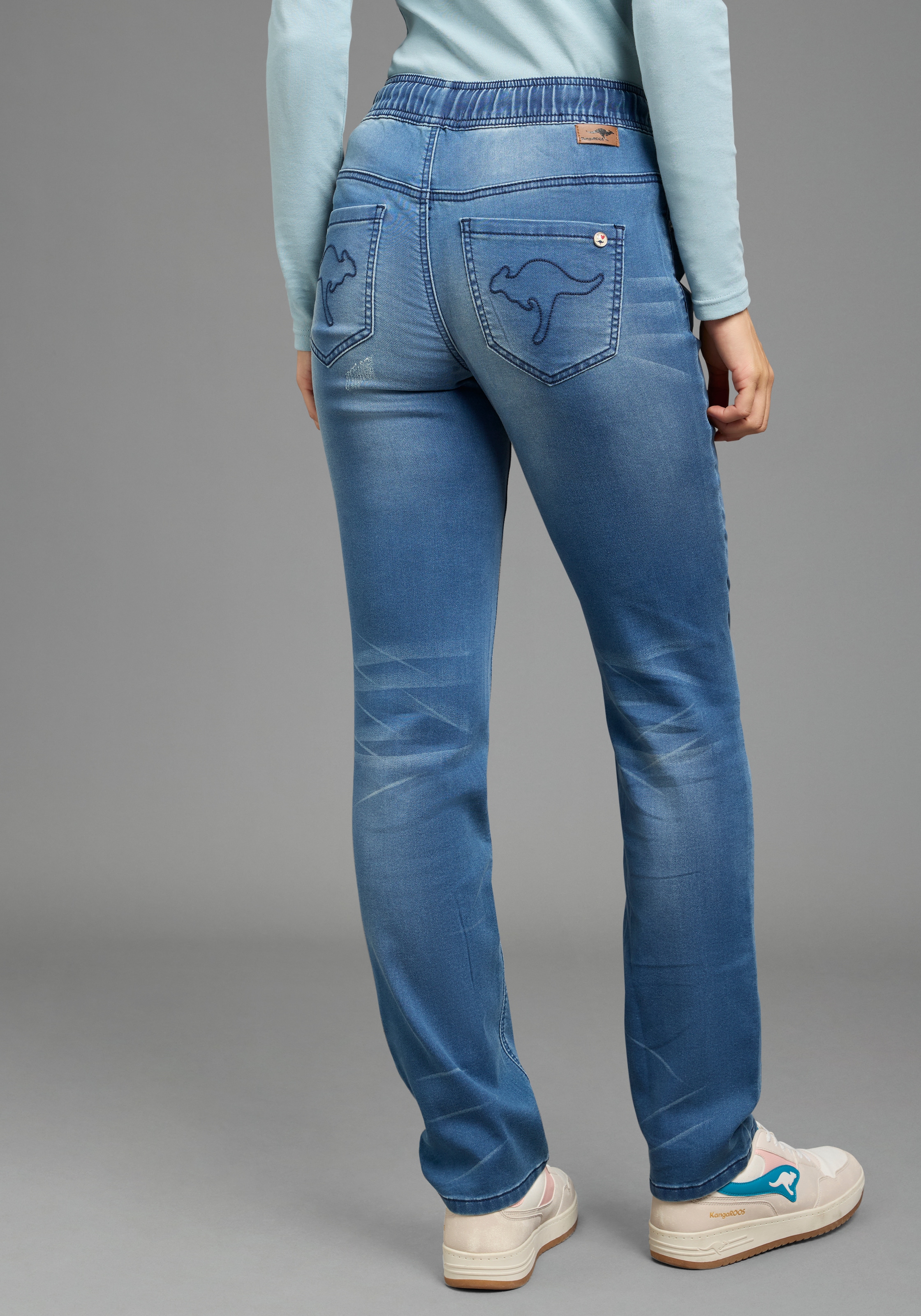 KangaROOS Jogg pants avec poches latérales, poches arrière et poche pour monnaie, coupe droite