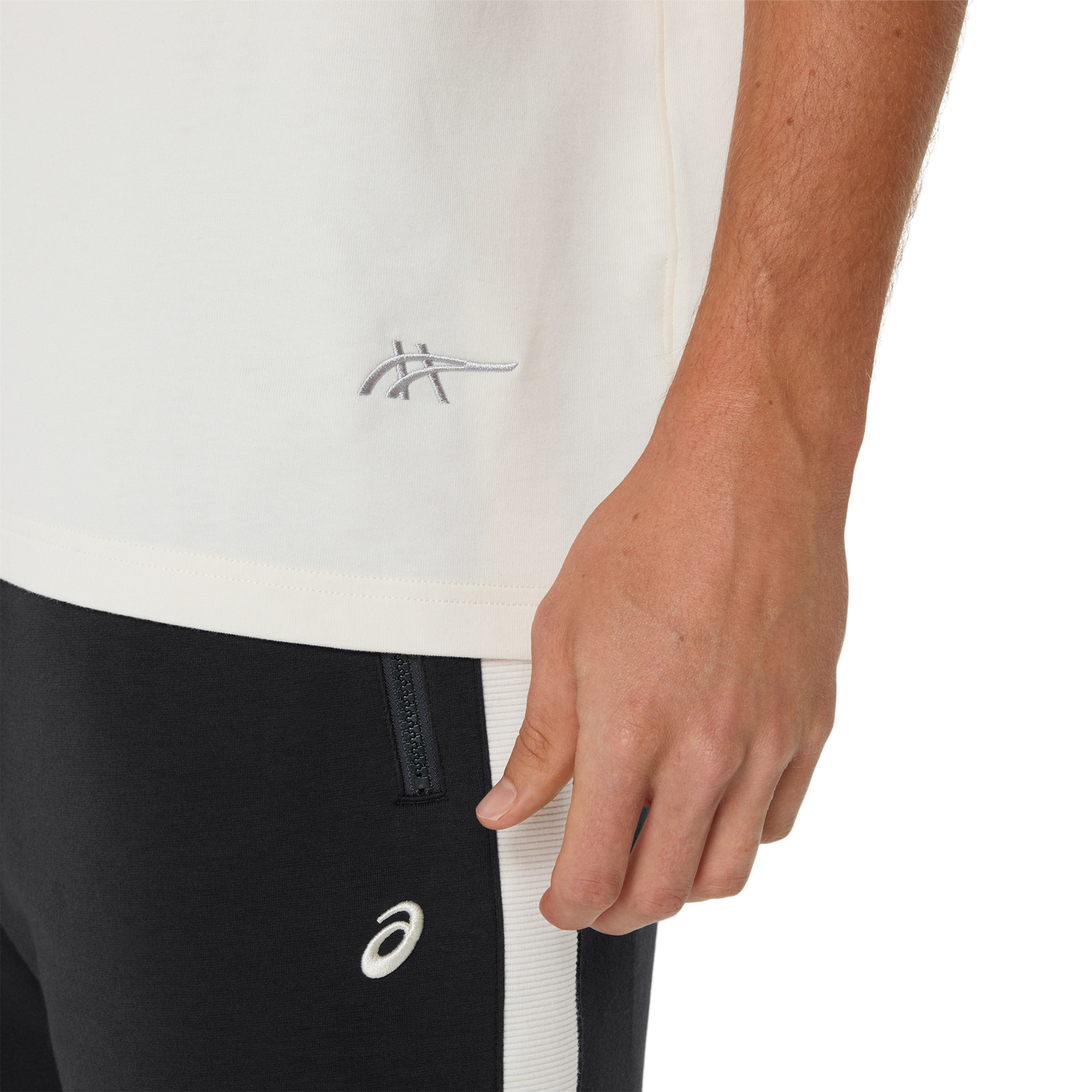 Asics T-shirt d'entraînement »ASICS TRACK CLUB  HERITAGE RELAXED TEE« lockere Passform, schnell trocknendes Baumwoll-Mischgewebe