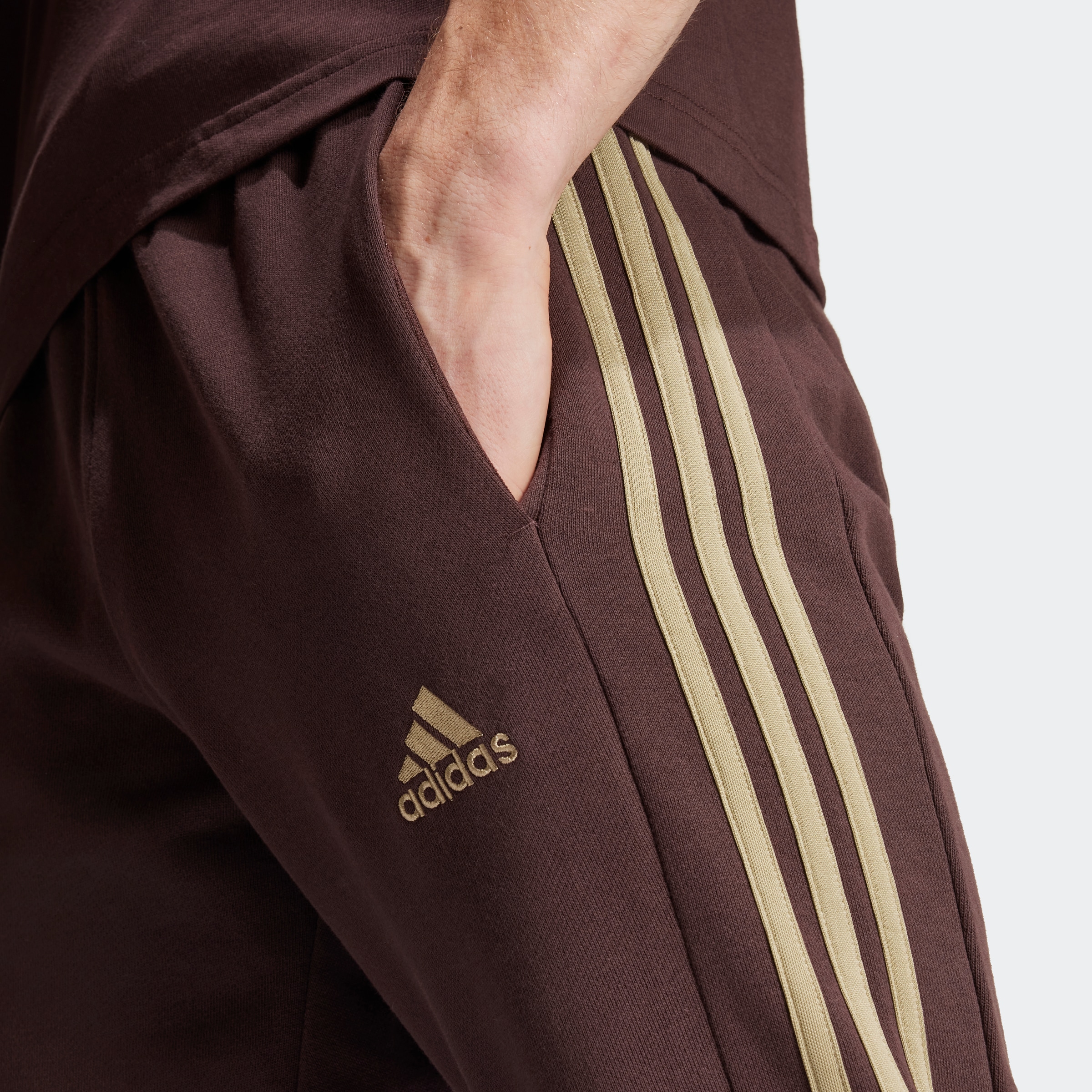 adidas Sportswear Sporthose »ESSENTIALS FRENCH TERRY TAPERED CUFF 3STREIFEN HOSE«, (1 tlg.), weiche Jogginghose