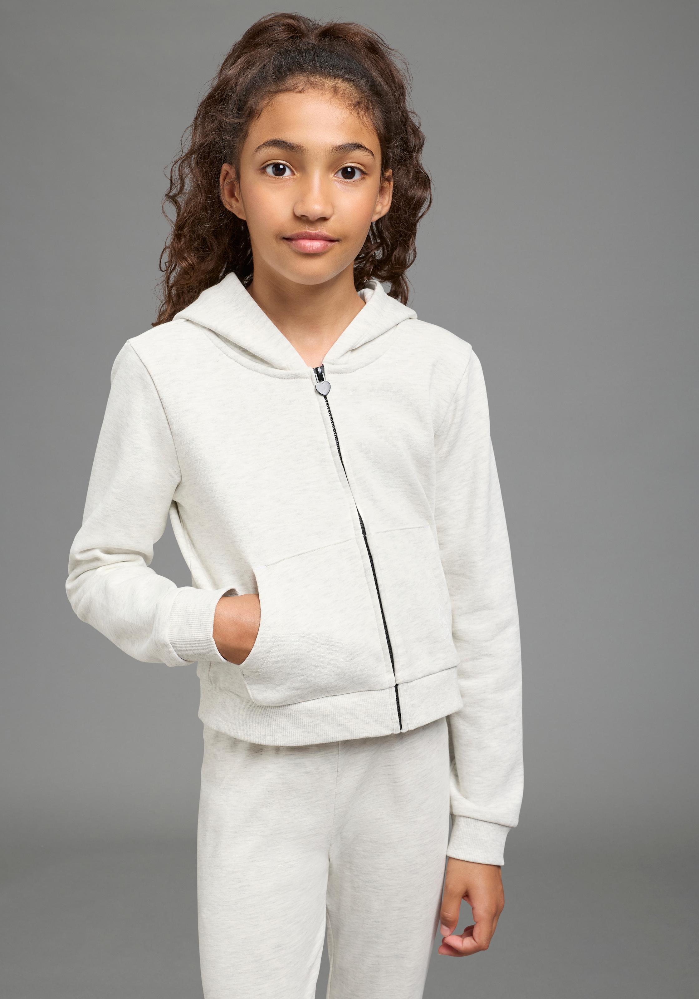 H.I.S Sweat à capuche »Kurzgeschnittene Sweatjacke mit H.I.S Logoprint für Mädchen« pour adolescents. Veste sweat courte à la mode avec fermeture éclair