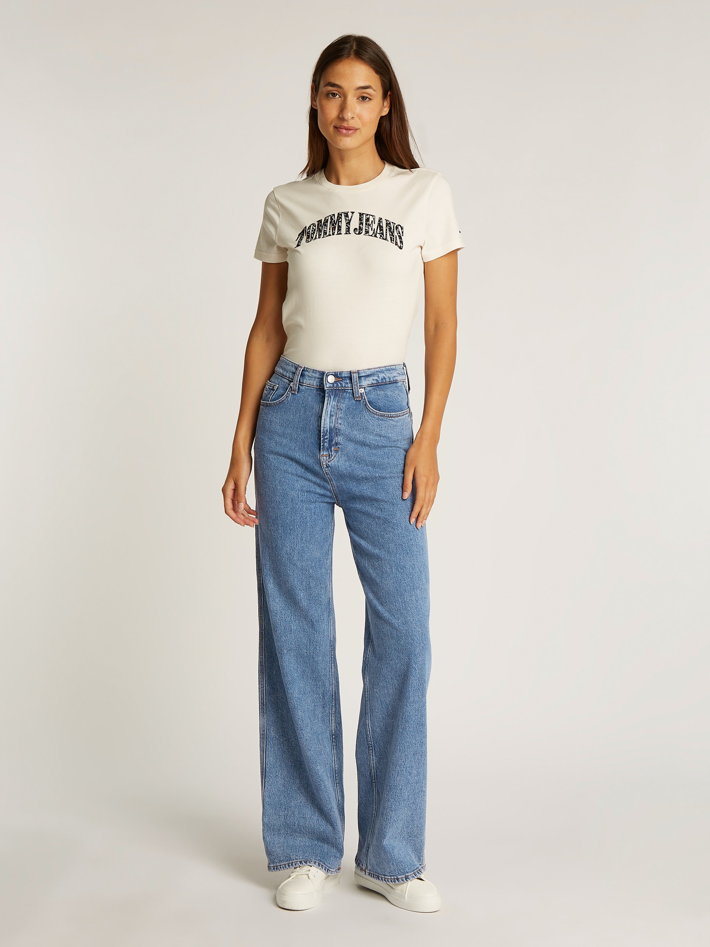 Tommy Jeans Weite Jeans »Claire High Rise«, mit Logo-Badge