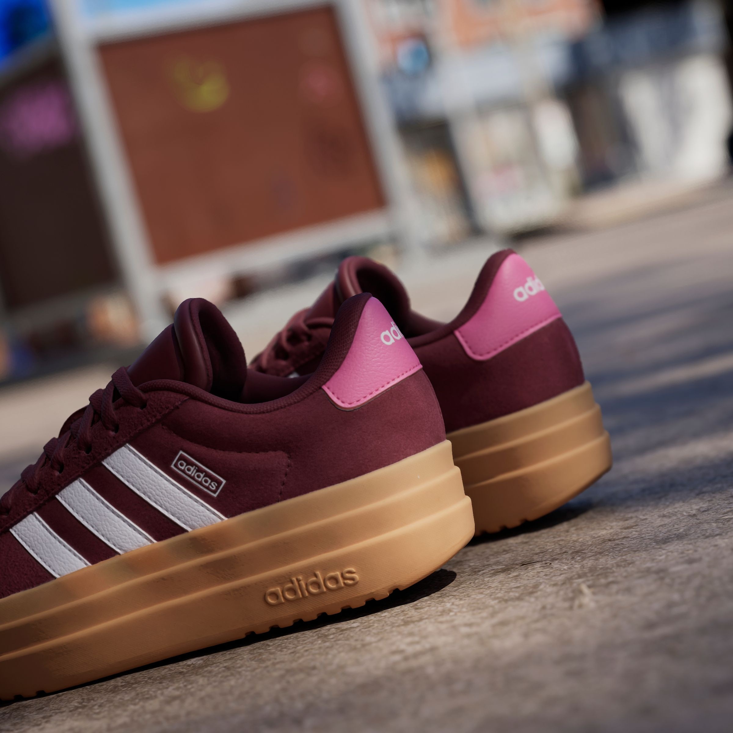 adidas Sportswear Plateausneaker »VL COURT BOLD LIFESTYLE KIDS«, Design auf den Spuren des adidas Gazelle Bold