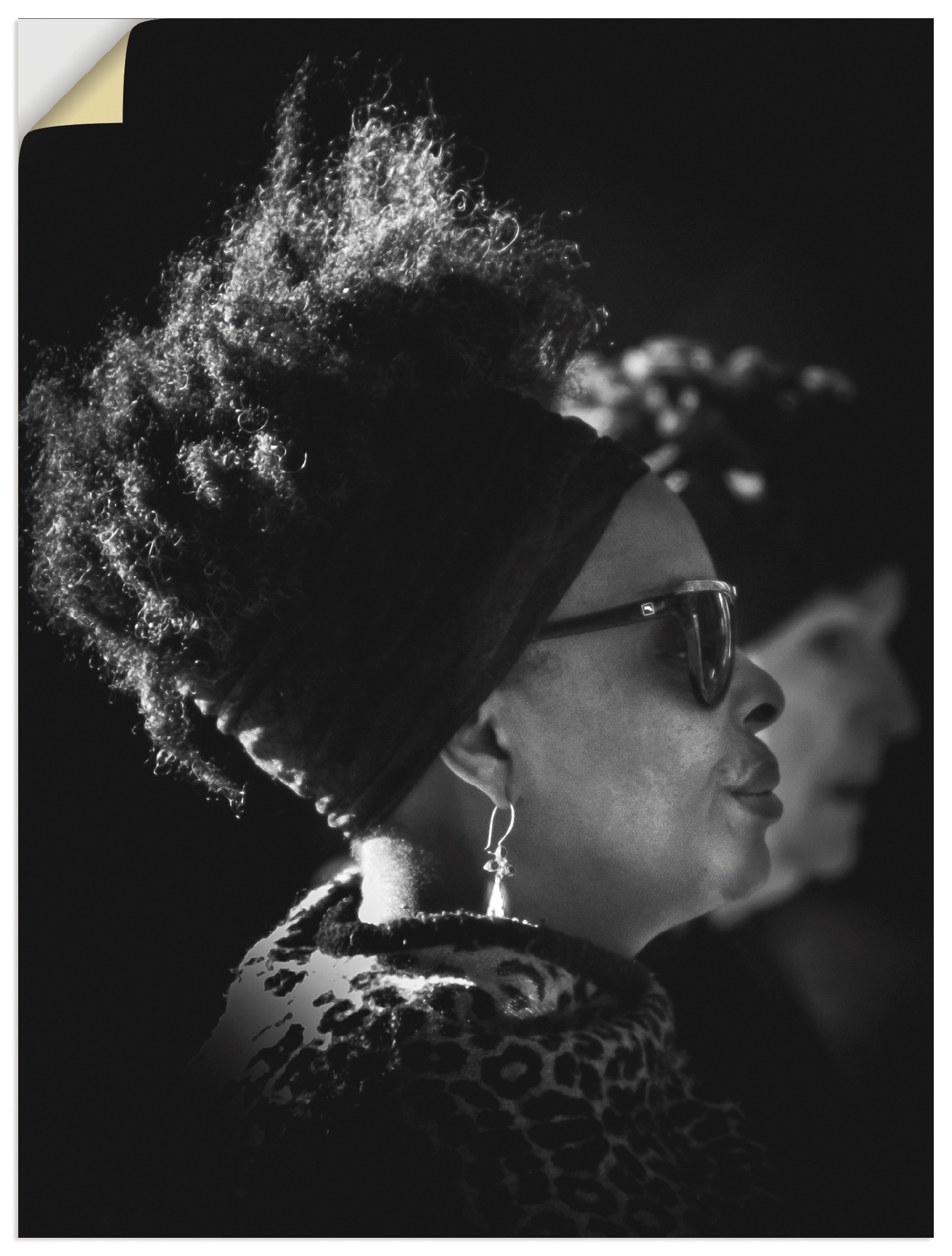 Image of Artland Wandbild »Blick in die Strasse«, Frau, (1 St.), in vielen Grössen & Produktarten -Leinwandbild, Poster, Wandaufkleber / Wandtattoo auch für Badezimmer geeignet bei Ackermann Versand Schweiz