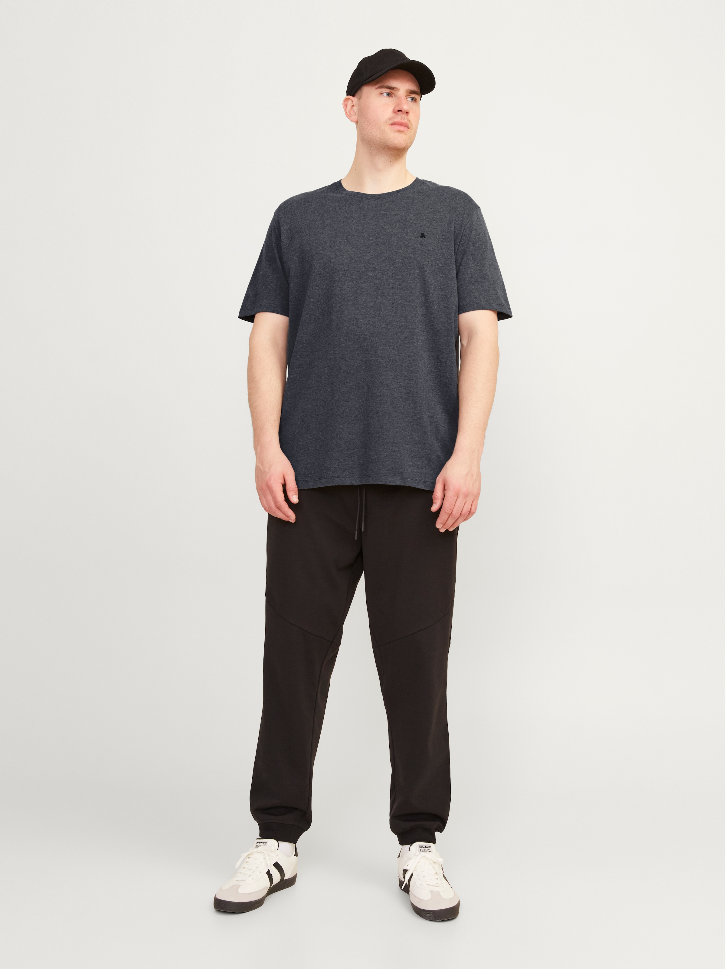 Jack & Jones PlusSize T-Shirt »JJEPAULOS TEE SS CREW NECK NOOS PLS«, mit Logo Stickerei